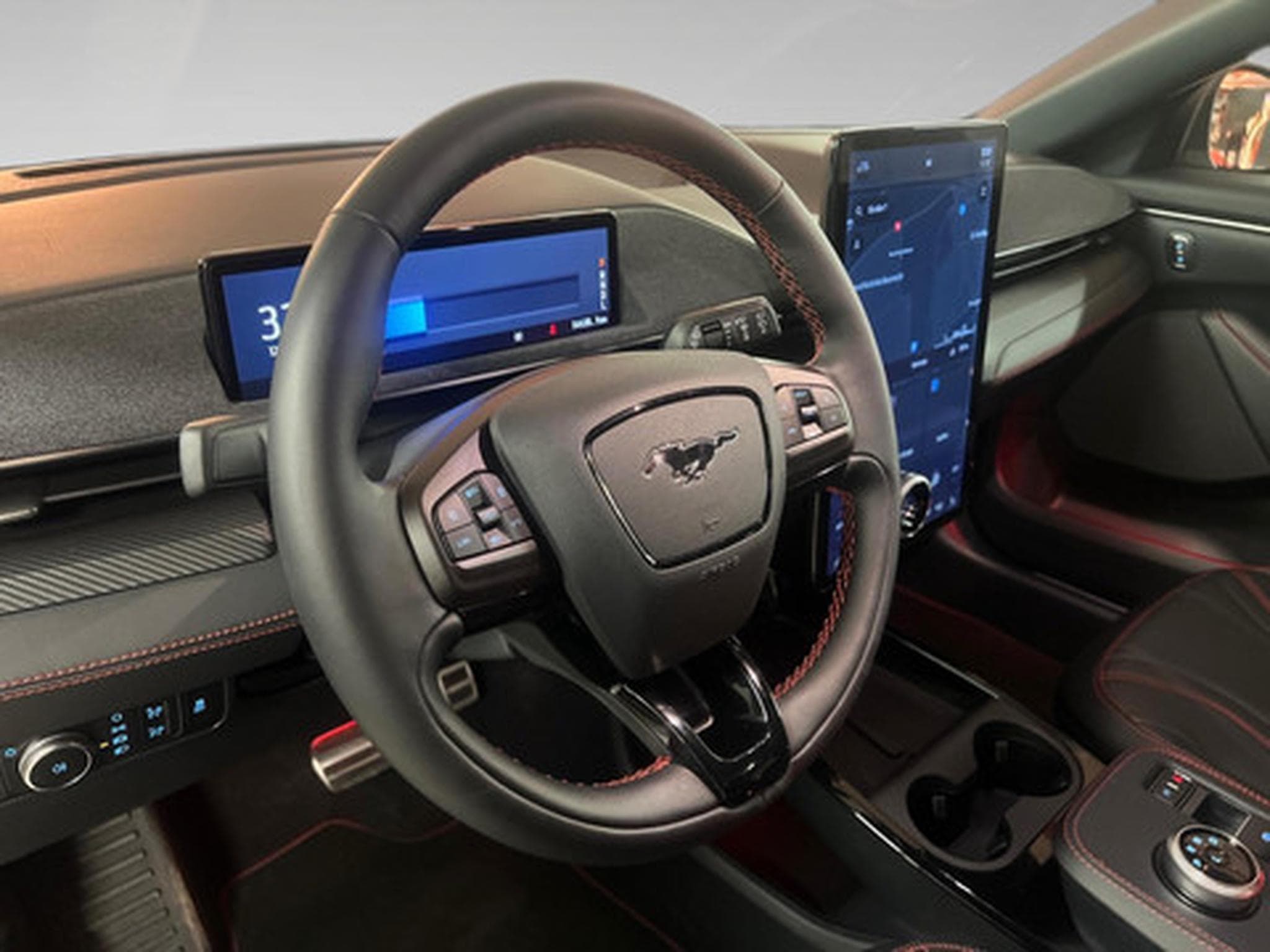 Ford Mustang Mach-E AWD (2022) - Photo 8