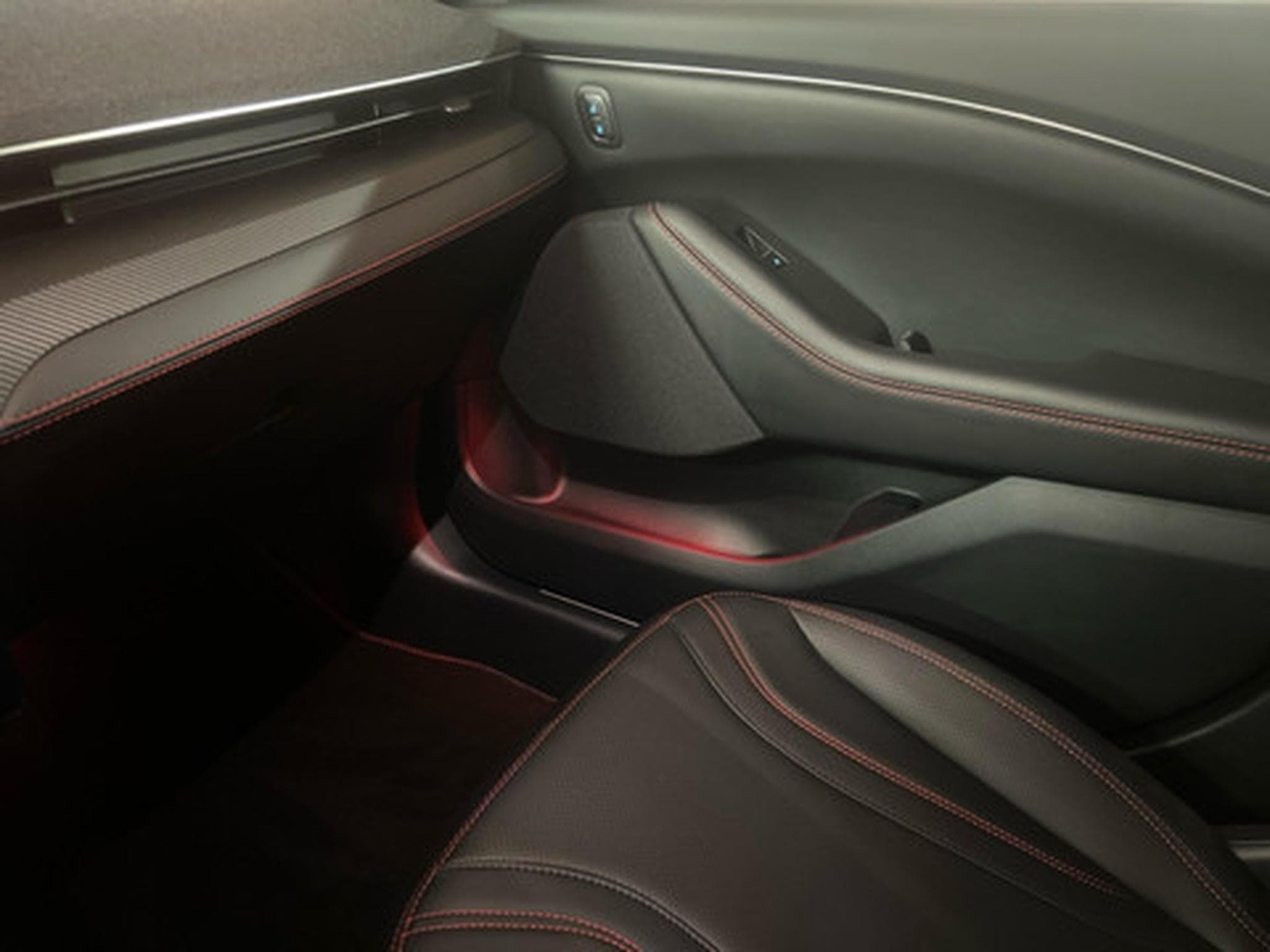 Ford Mustang Mach-E AWD (2022) - Photo 9