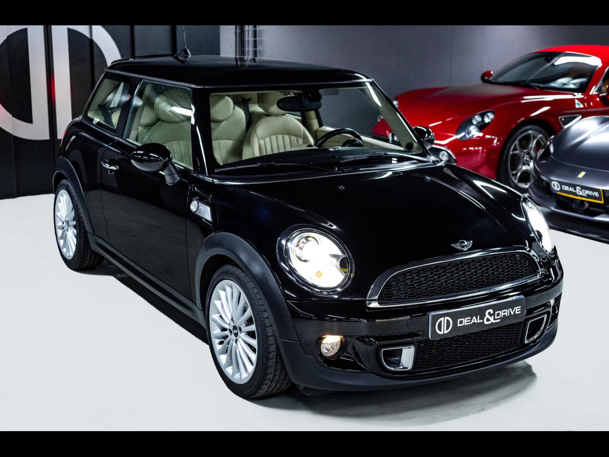 Mini Cooper S (R56) 3 PORTES AUTO GOODWOOD EDITION - 1 OF 1000 - BLACK D (2012) - Photo 6