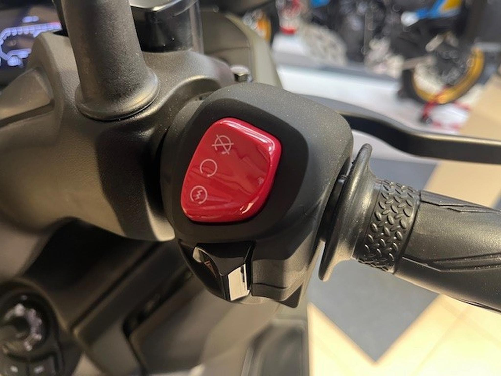 Yamaha X-Max (2025) - Foto 10