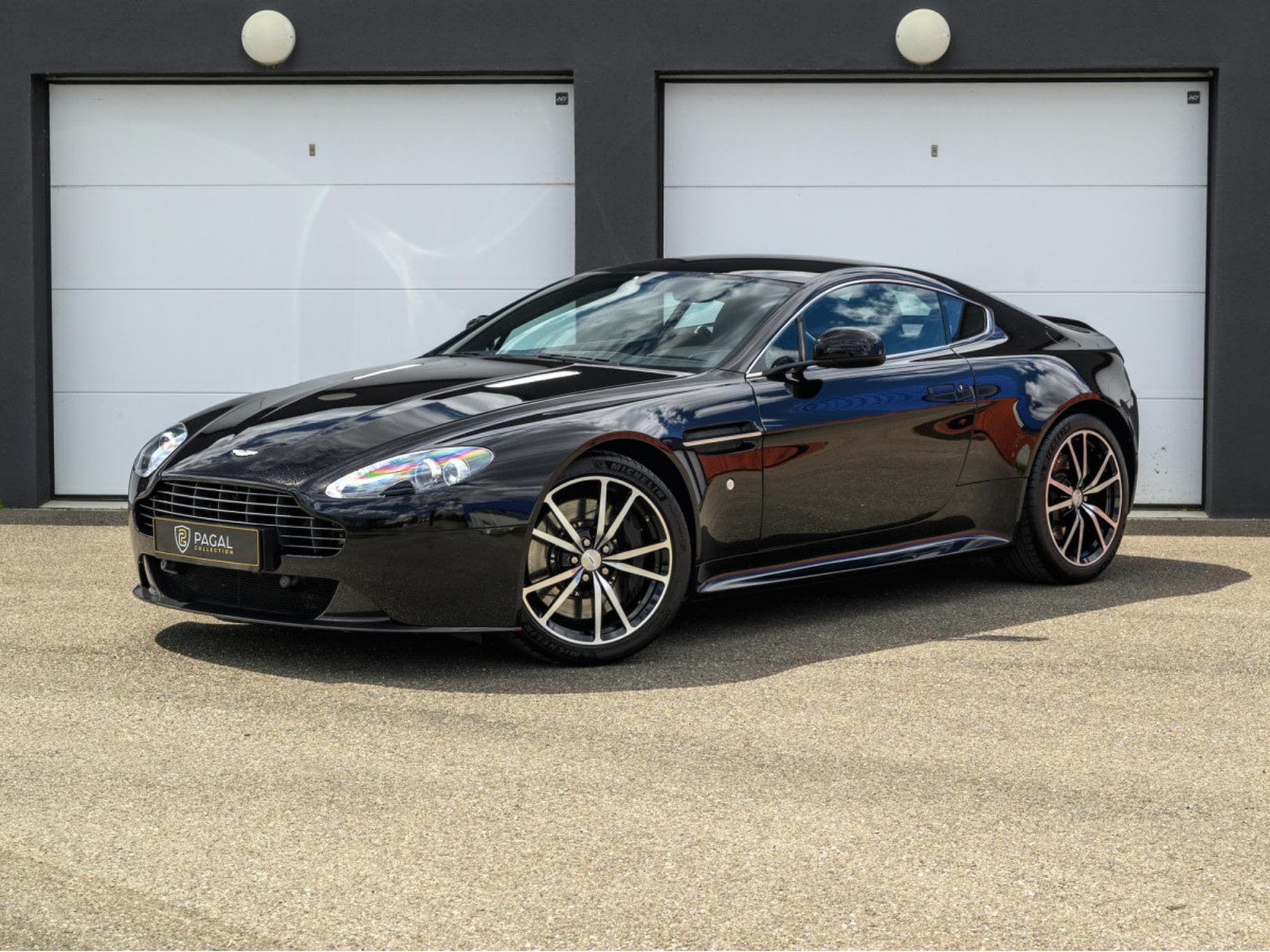 Aston-Martin V8 Vantage 4.7 S | SP10 | EMBRAYAGE NEUF | CARBONE (2015) - Photo 1