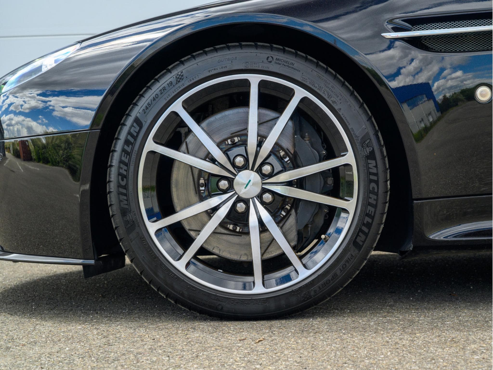 Aston-Martin V8 Vantage 4.7 S | SP10 | EMBRAYAGE NEUF | CARBONE (2015) - Photo 10