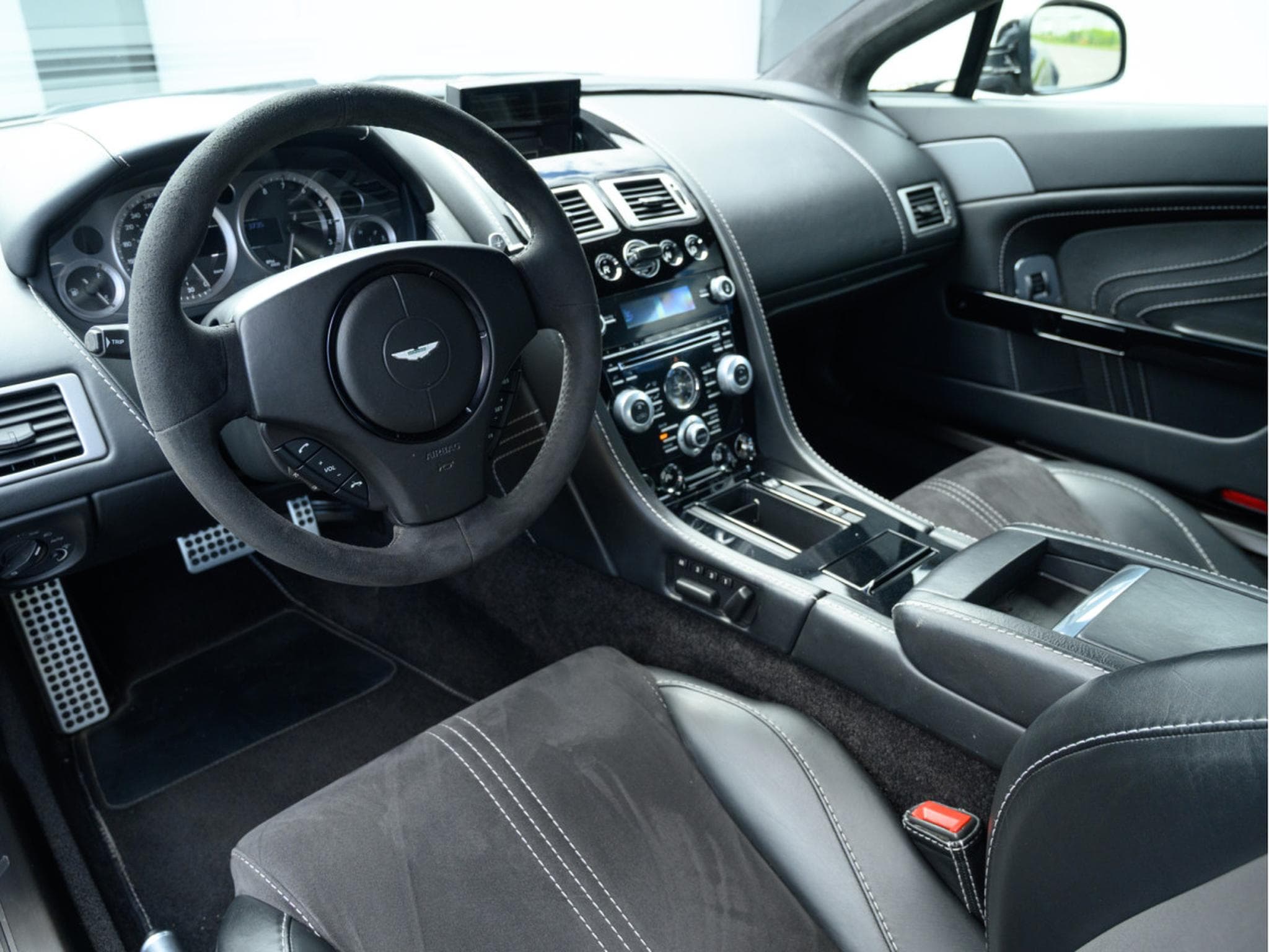 Aston-Martin V8 Vantage 4.7 S | SP10 | EMBRAYAGE NEUF | CARBONE (2015) - Photo 11