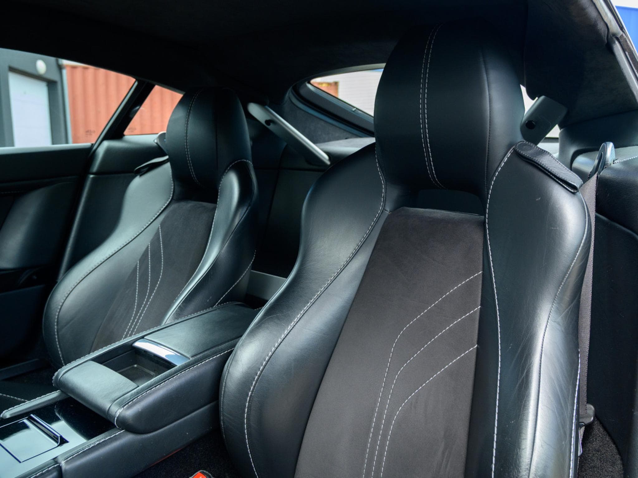 Aston-Martin V8 Vantage 4.7 S | SP10 | EMBRAYAGE NEUF | CARBONE (2015) - Photo 15