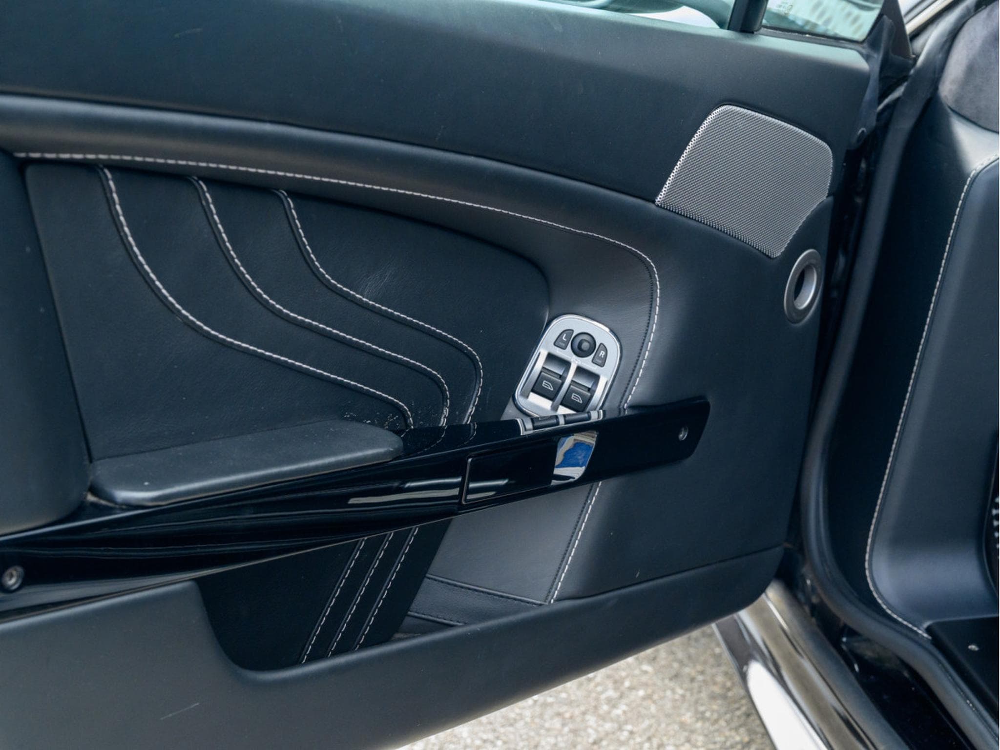 Aston-Martin V8 Vantage 4.7 S | SP10 | EMBRAYAGE NEUF | CARBONE (2015) - Photo 21