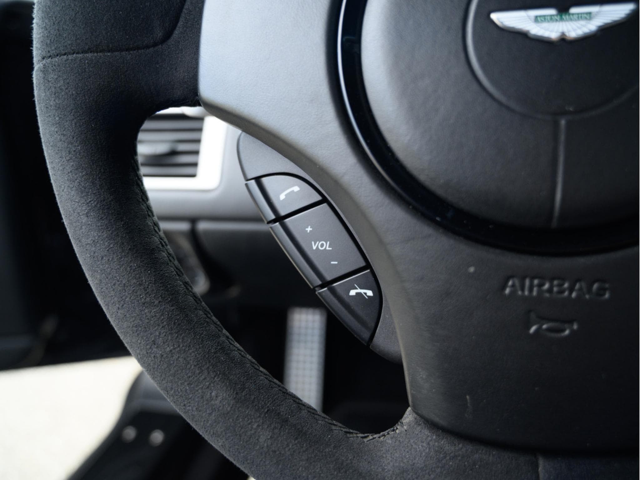 Aston-Martin V8 Vantage 4.7 S | SP10 | EMBRAYAGE NEUF | CARBONE (2015) - Photo 22