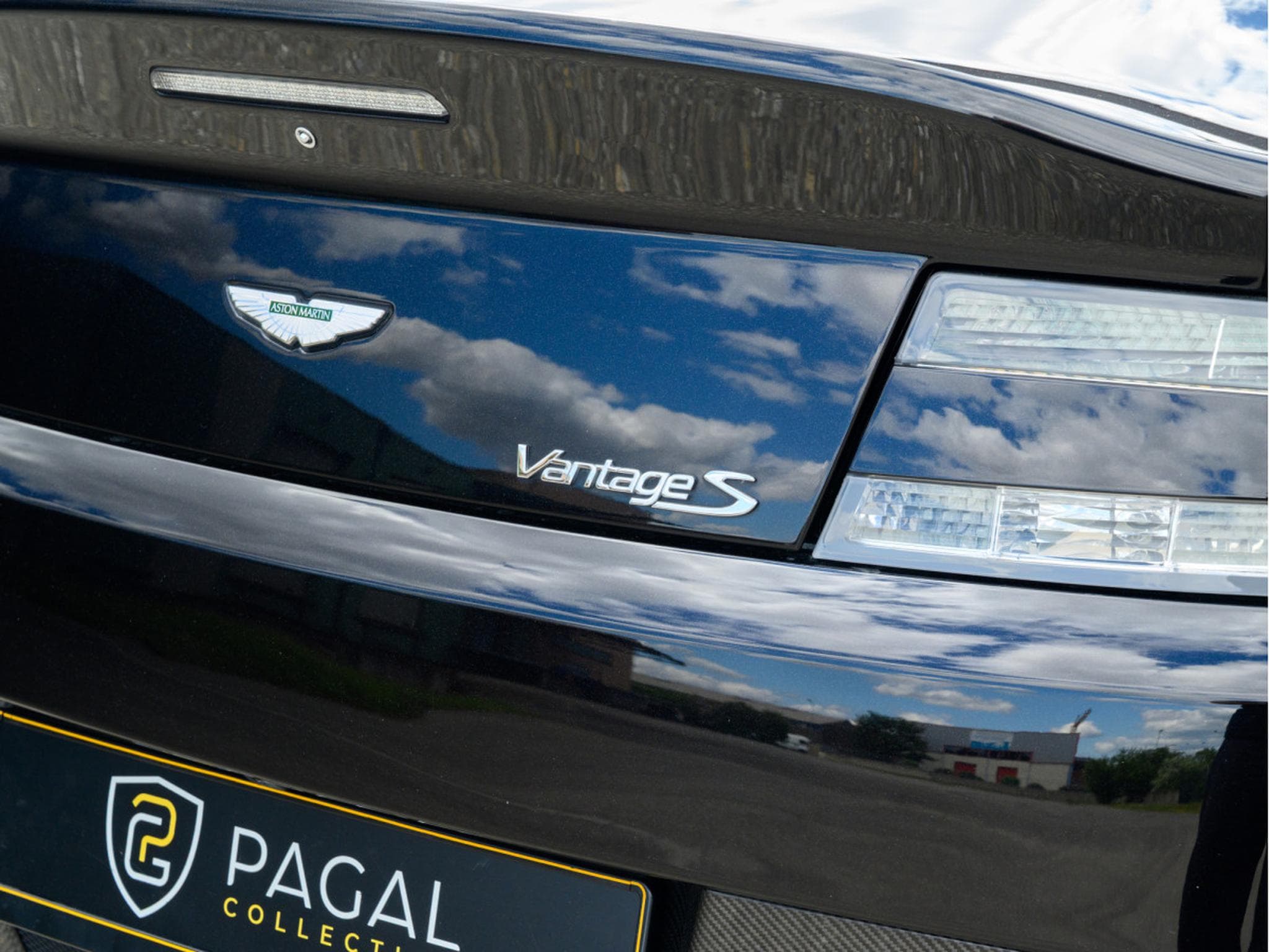 Aston-Martin V8 Vantage 4.7 S | SP10 | EMBRAYAGE NEUF | CARBONE (2015) - Photo 24