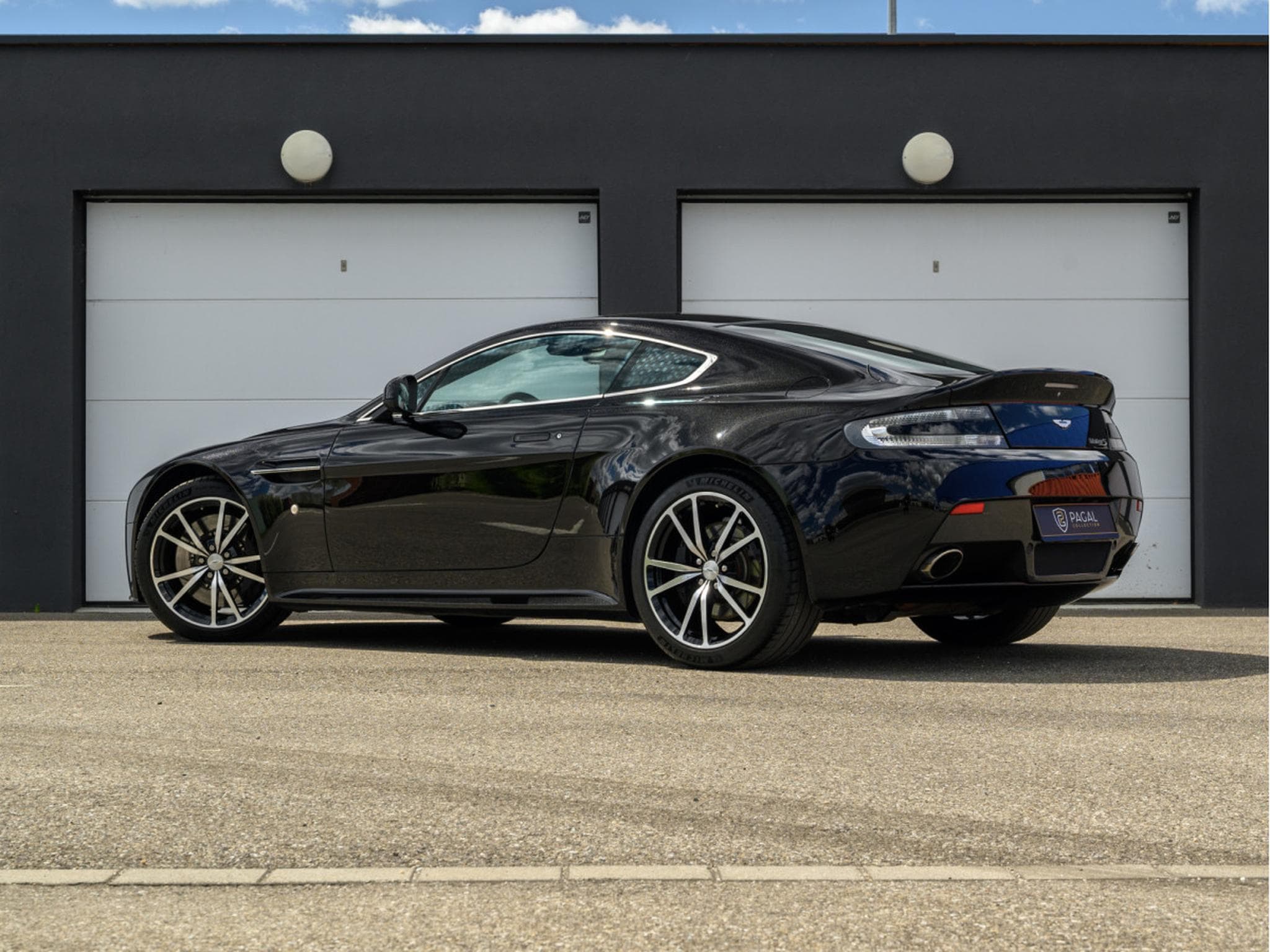 Aston-Martin V8 Vantage 4.7 S | SP10 | EMBRAYAGE NEUF | CARBONE (2015) - Photo 3