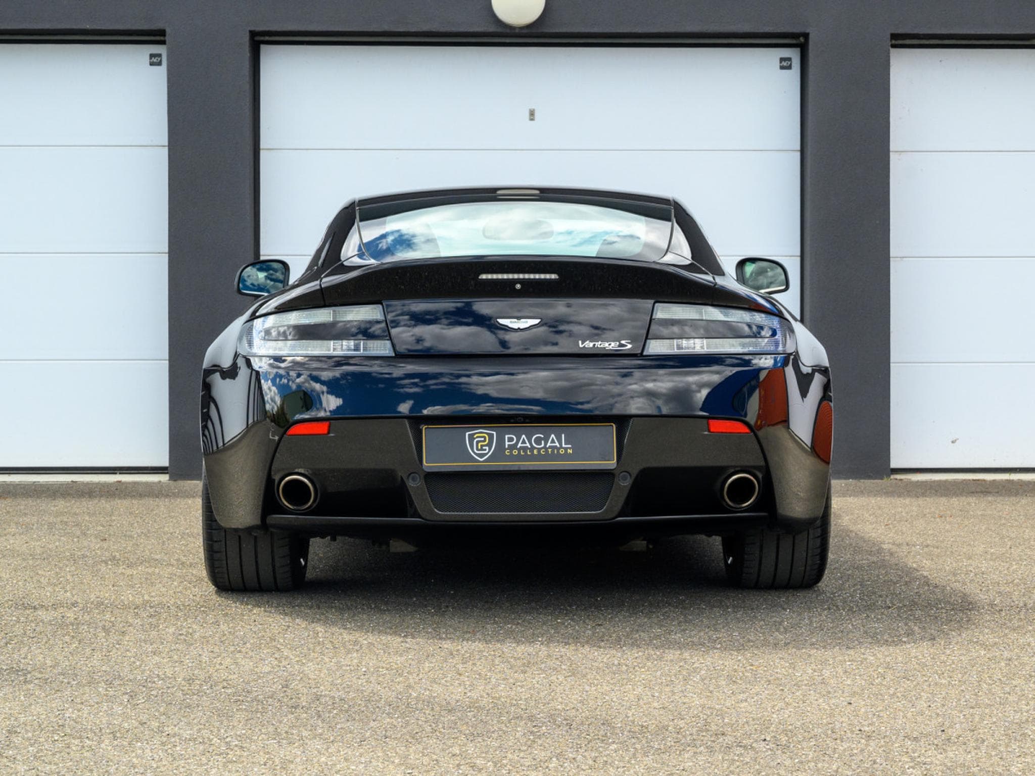 Aston-Martin V8 Vantage 4.7 S | SP10 | EMBRAYAGE NEUF | CARBONE (2015) - Photo 4