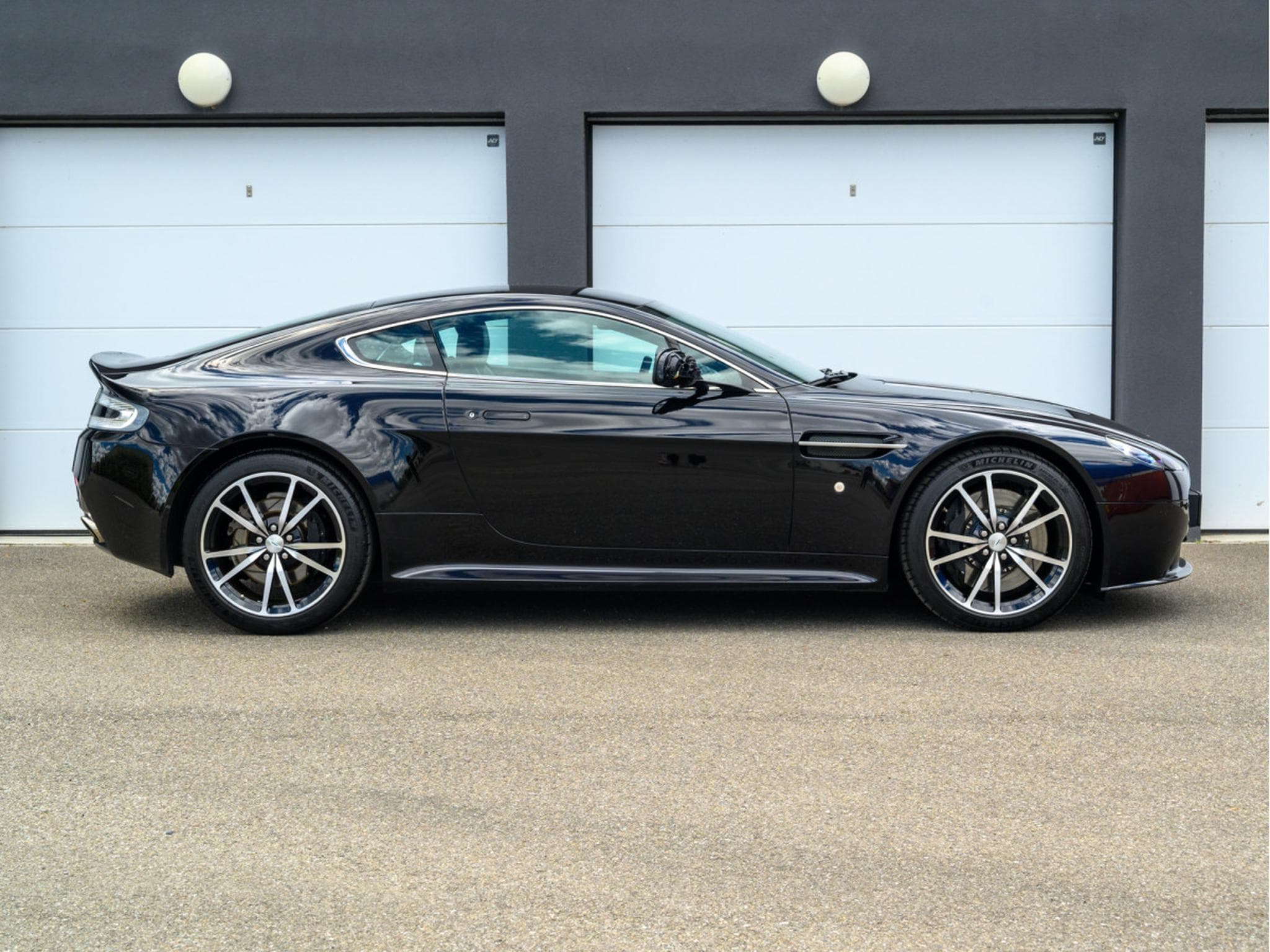 Aston-Martin V8 Vantage 4.7 S | SP10 | EMBRAYAGE NEUF | CARBONE (2015) - Photo 5