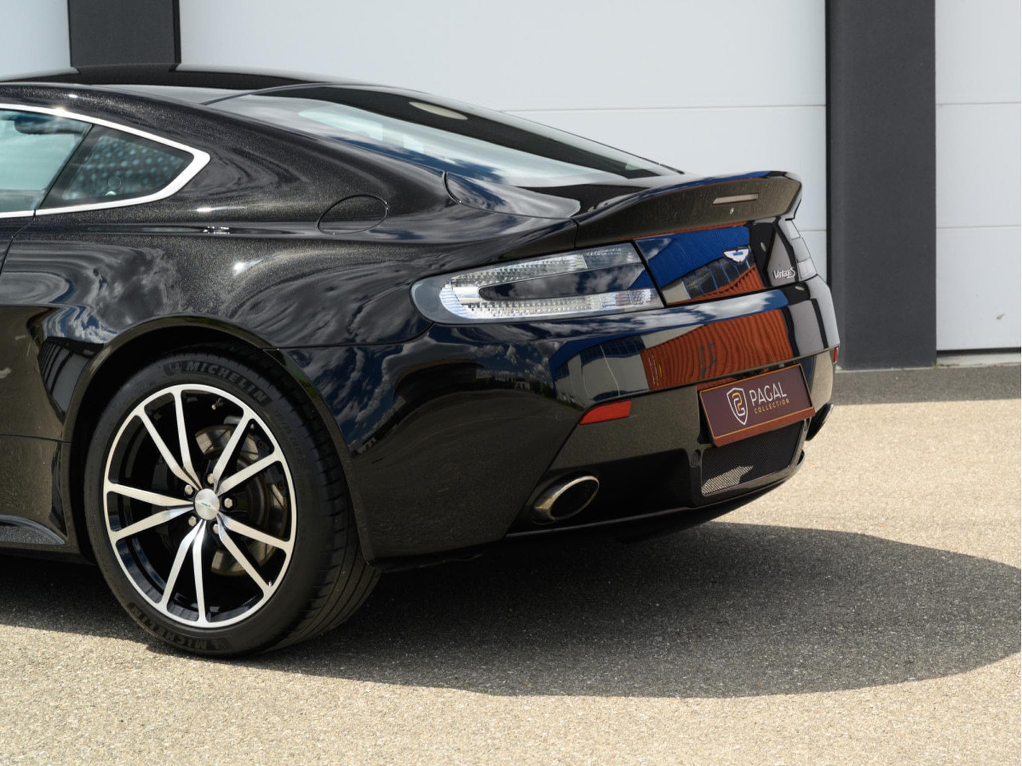 Aston-Martin V8 Vantage 4.7 S | SP10 | EMBRAYAGE NEUF | CARBONE (2015) - Photo 9