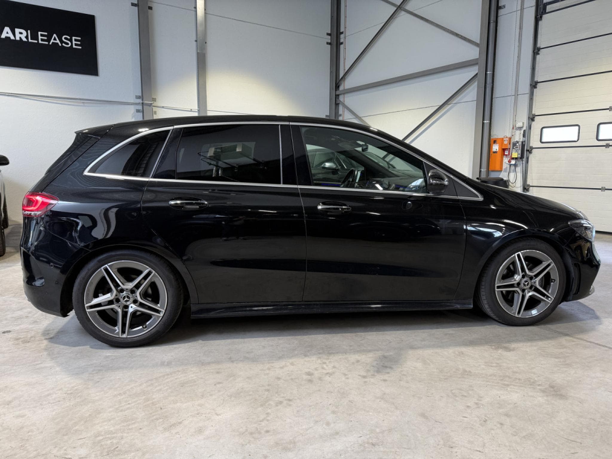 Mercedes B 180 AMG LINE/ GARANTIE 12 MOIS/ ACHAT-VENTE-REPRISE (2019) - Photo 4