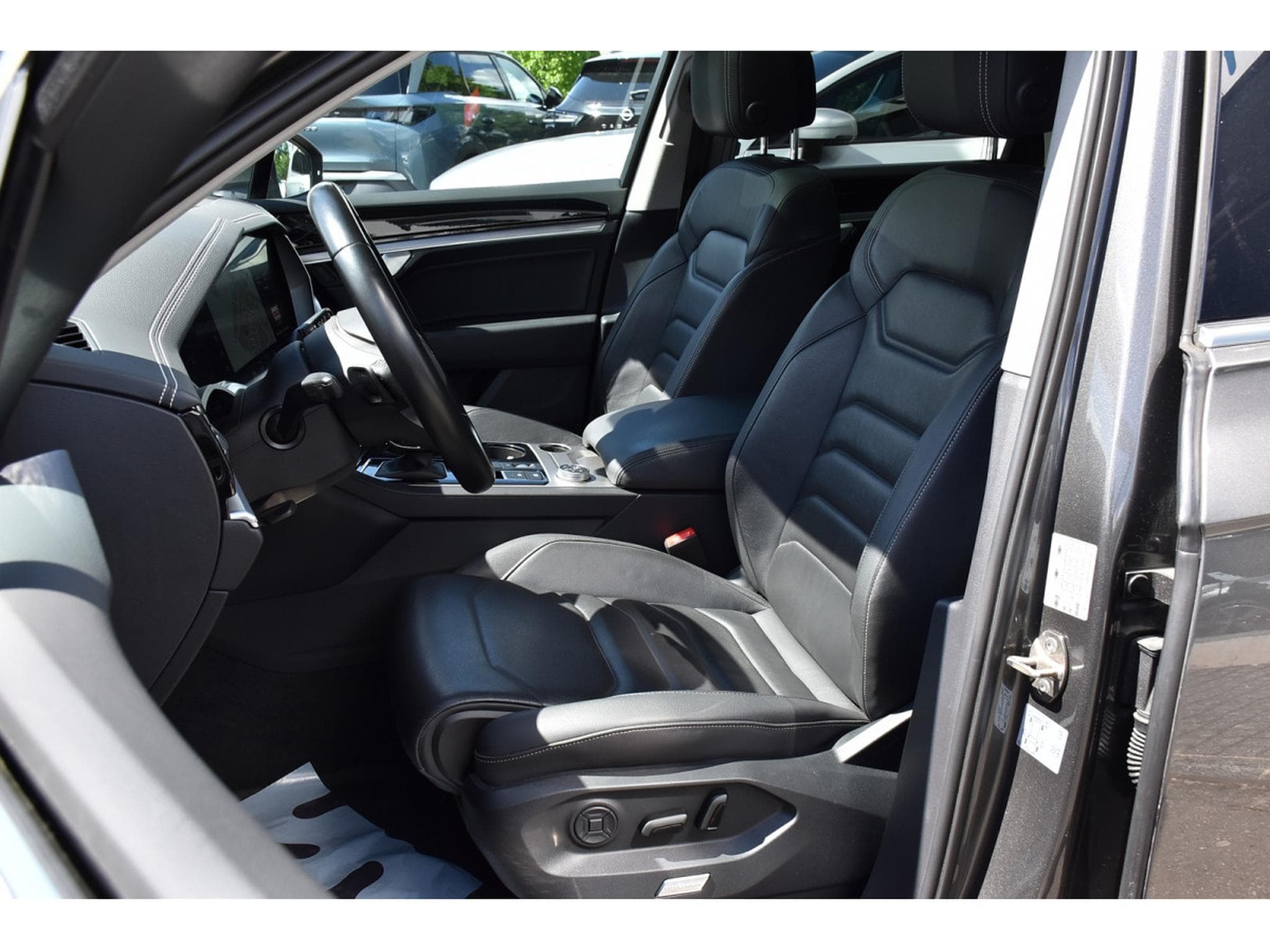 VW Touareg 3.0 TDI 4Motion R-Line Tip PANO CHFF ADD ATT RMQ MEM 1° MAIN (2021) - Foto 6