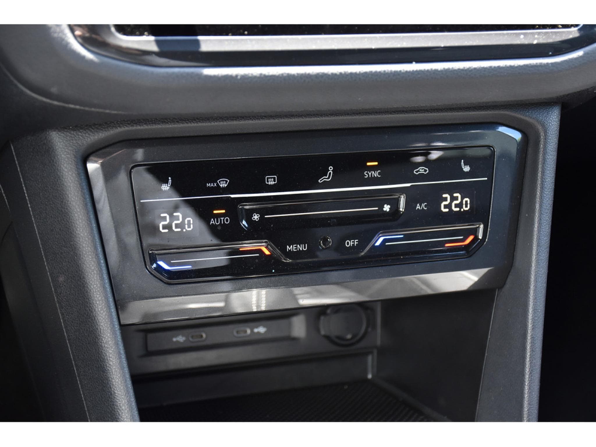 VW Tiguan 2.0 TDI R-Line DSG ACC TRAVEL SIDE ATT RMQ CAM PARK 1° MAIN (2023) - Foto 15