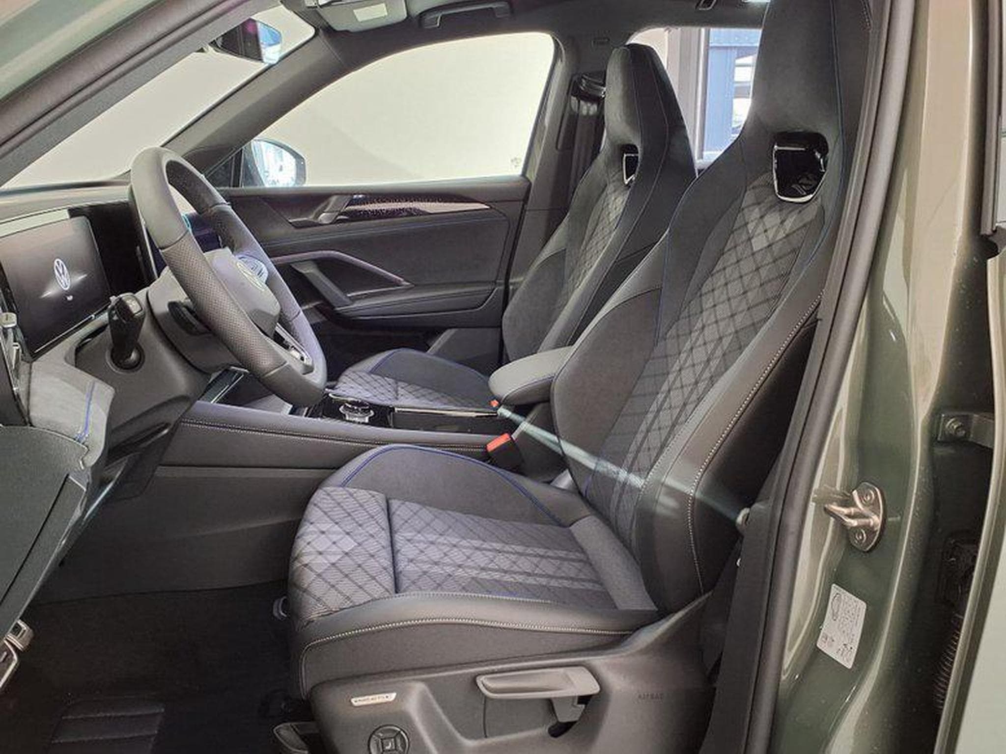 VW Tiguan R-Line 2.0 TSI OPF 4MOTION 7-Gang DSG (2026) - Foto 9