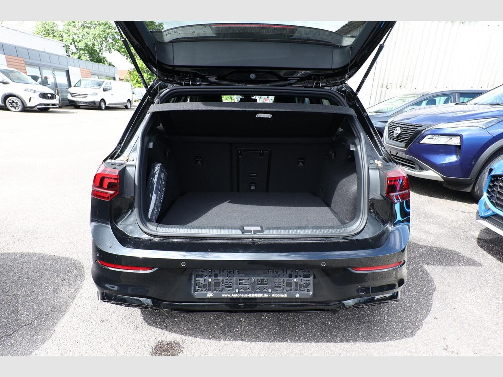 VW Golf R-Line (2024) - Photo 11