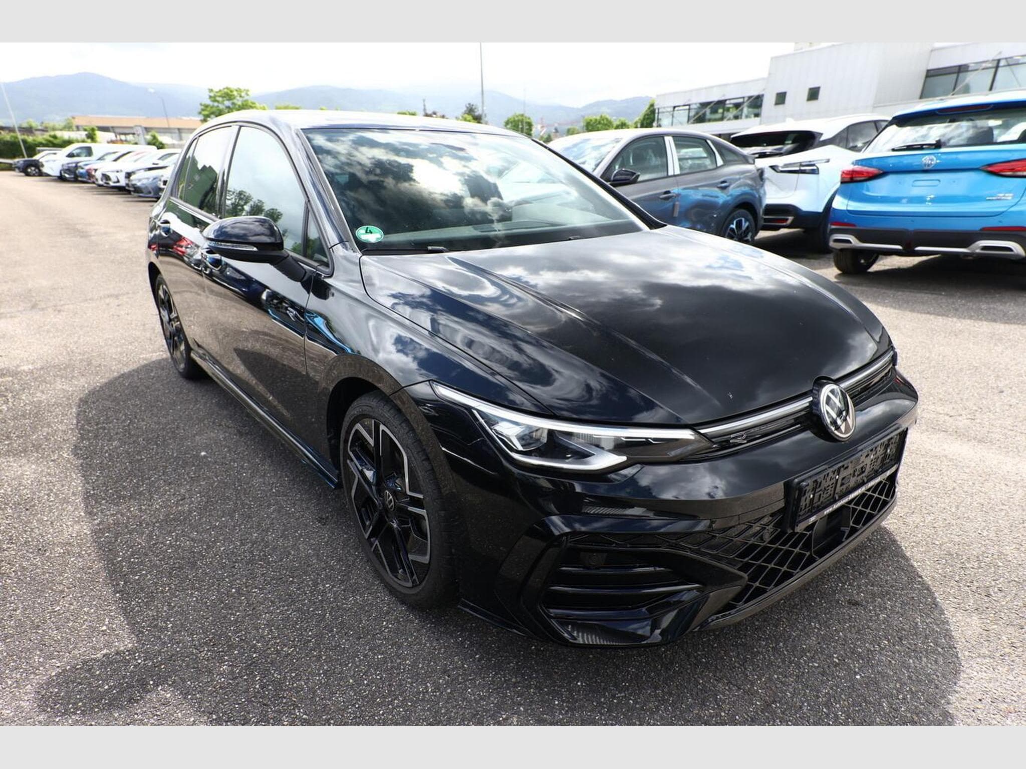 VW Golf R-Line (2024) - Photo 2