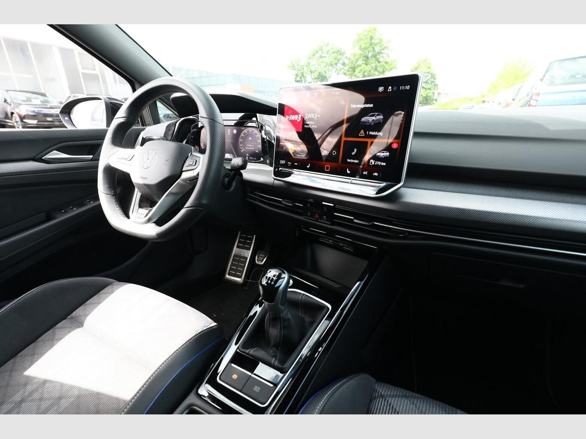 VW Golf R-Line (2024) - Photo 9