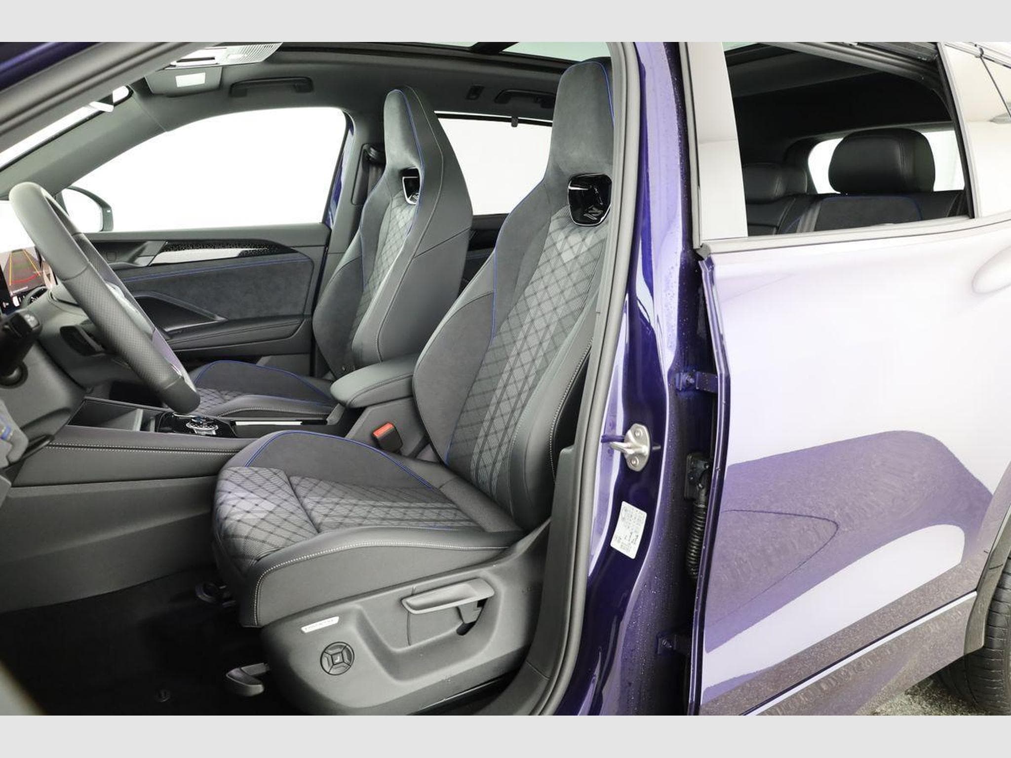 VW Tayron 1.5 TSI eHybrid 150 kW R-Line (2025) - Photo 10