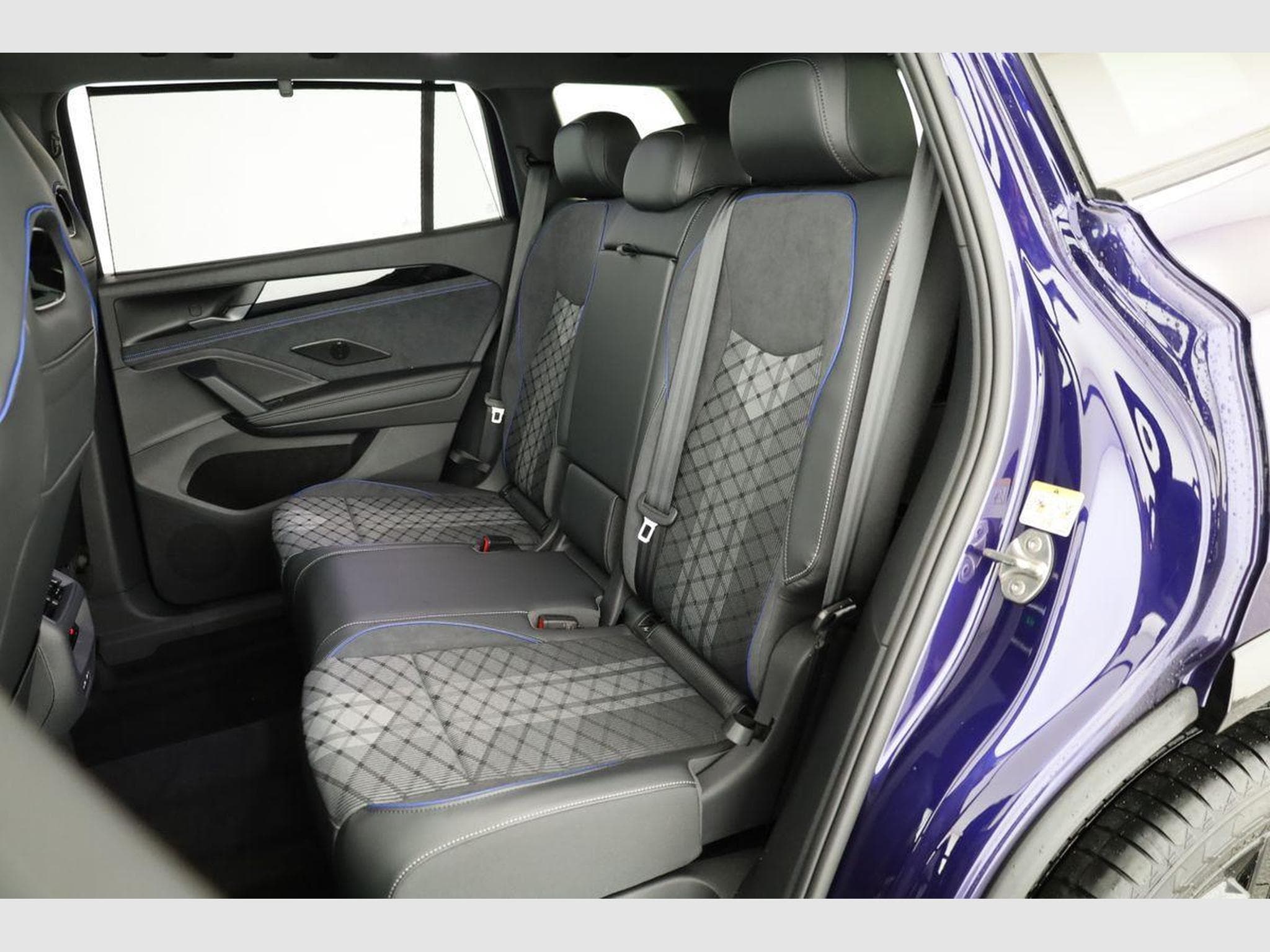 VW Tayron 1.5 TSI eHybrid 150 kW R-Line (2025) - Photo 11