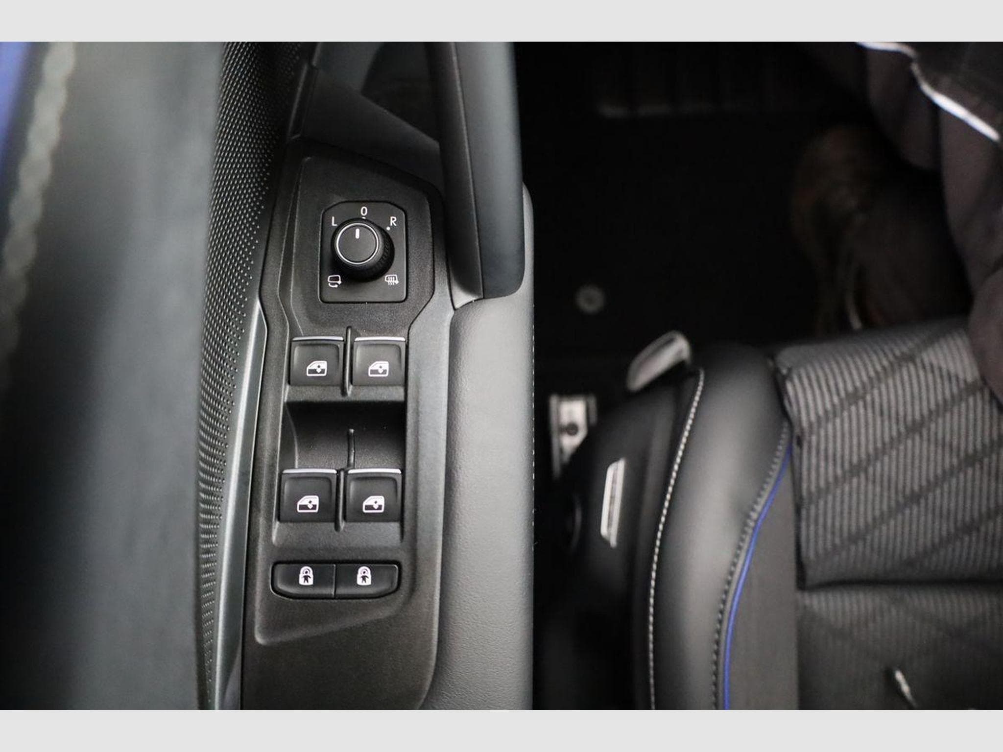 VW Tayron 1.5 TSI eHybrid 150 kW R-Line (2025) - Photo 9