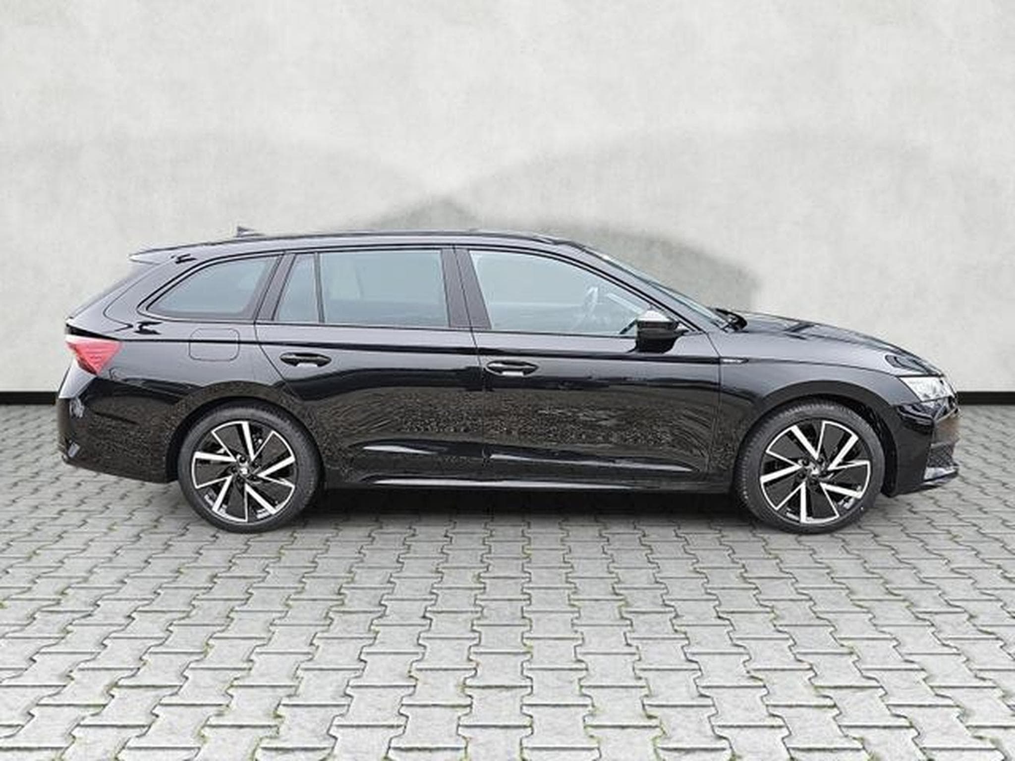 Skoda Octavia 2.0 TDI 110 kW Sportline (2025) - Photo 8