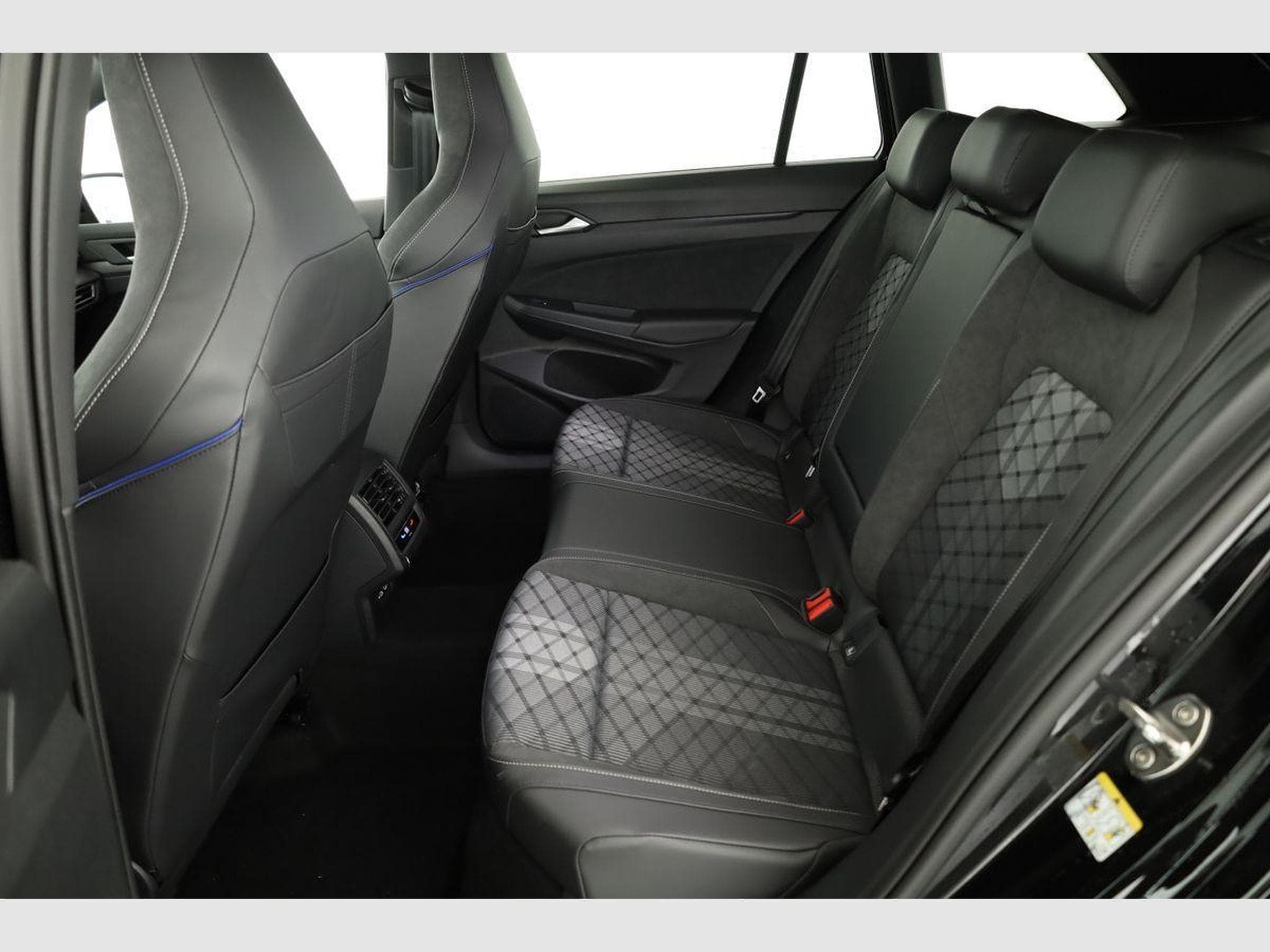 VW Golf Variant 2.0 TSI 150 kW 4Motion R-Line (2026) - Photo 10