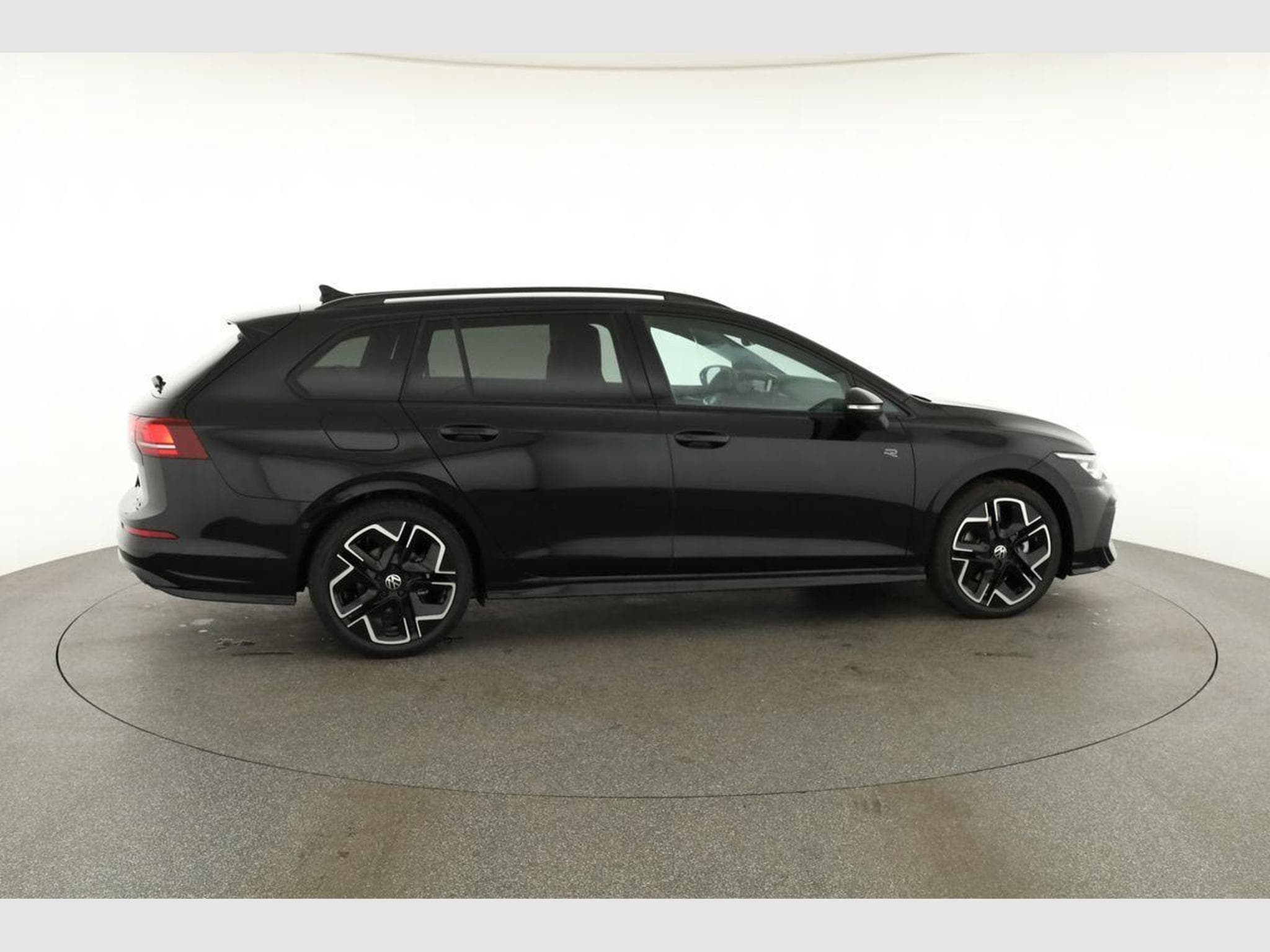 VW Golf Variant 2.0 TSI 150 kW 4Motion R-Line (2026) - Photo 21
