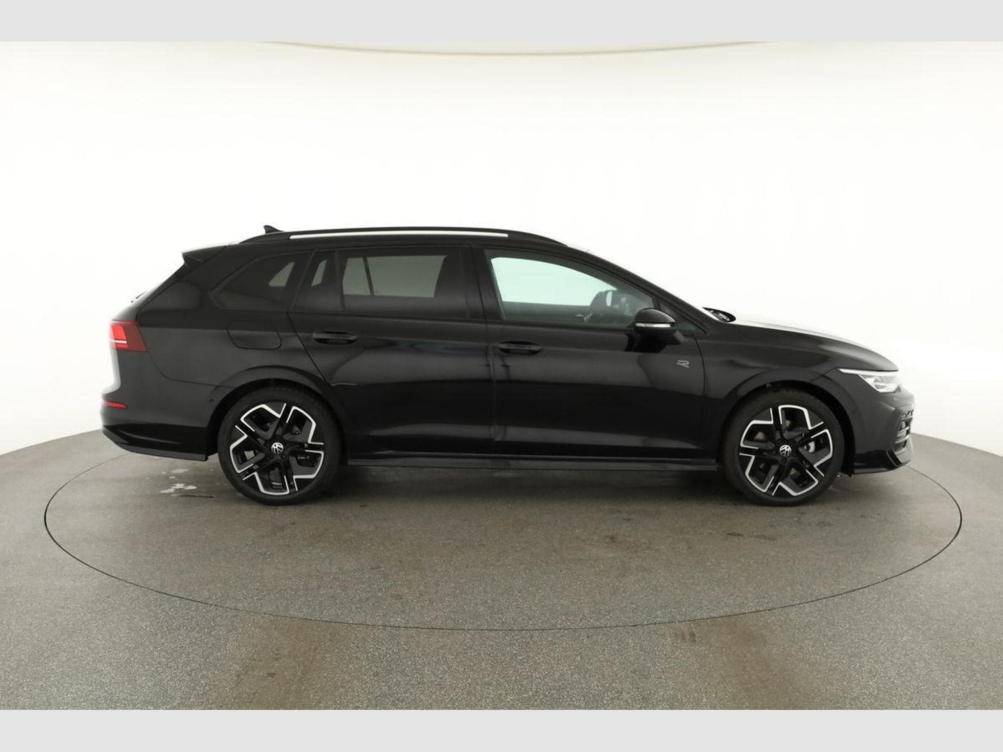 VW Golf Variant 2.0 TSI 150 kW 4Motion R-Line (2026) - Photo 22