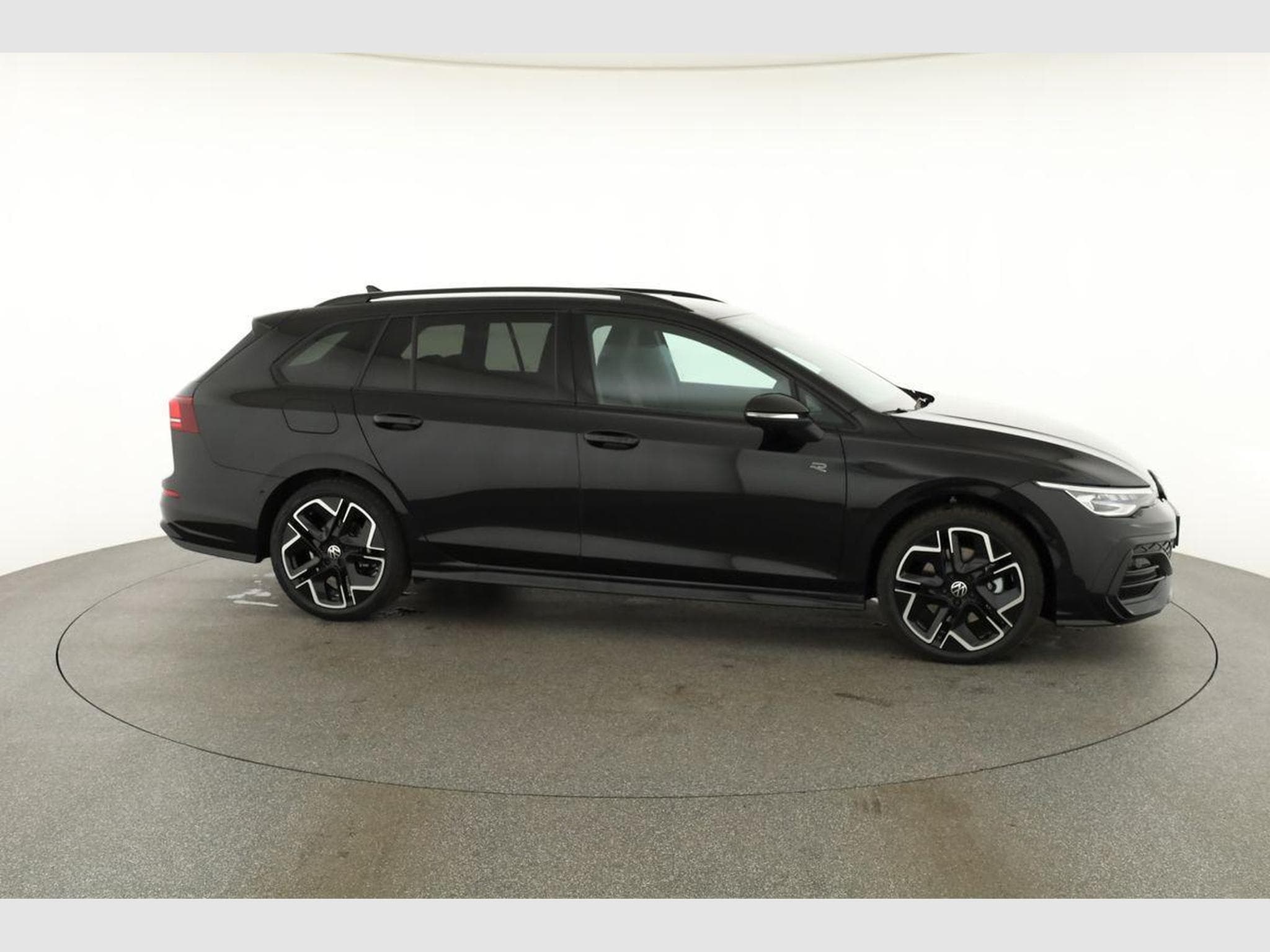 VW Golf Variant 2.0 TSI 150 kW 4Motion R-Line (2026) - Photo 23
