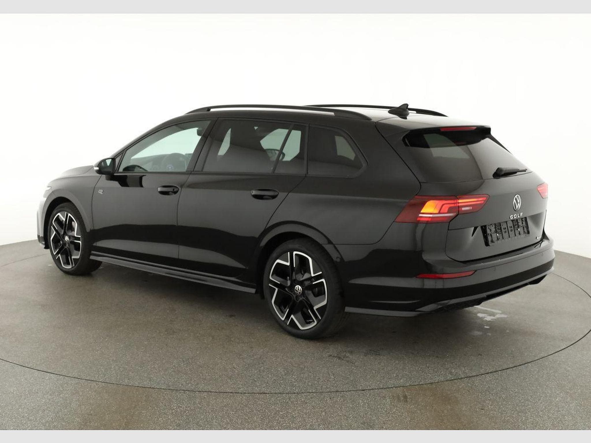 VW Golf Variant 2.0 TSI 150 kW 4Motion R-Line (2026) - Photo 3
