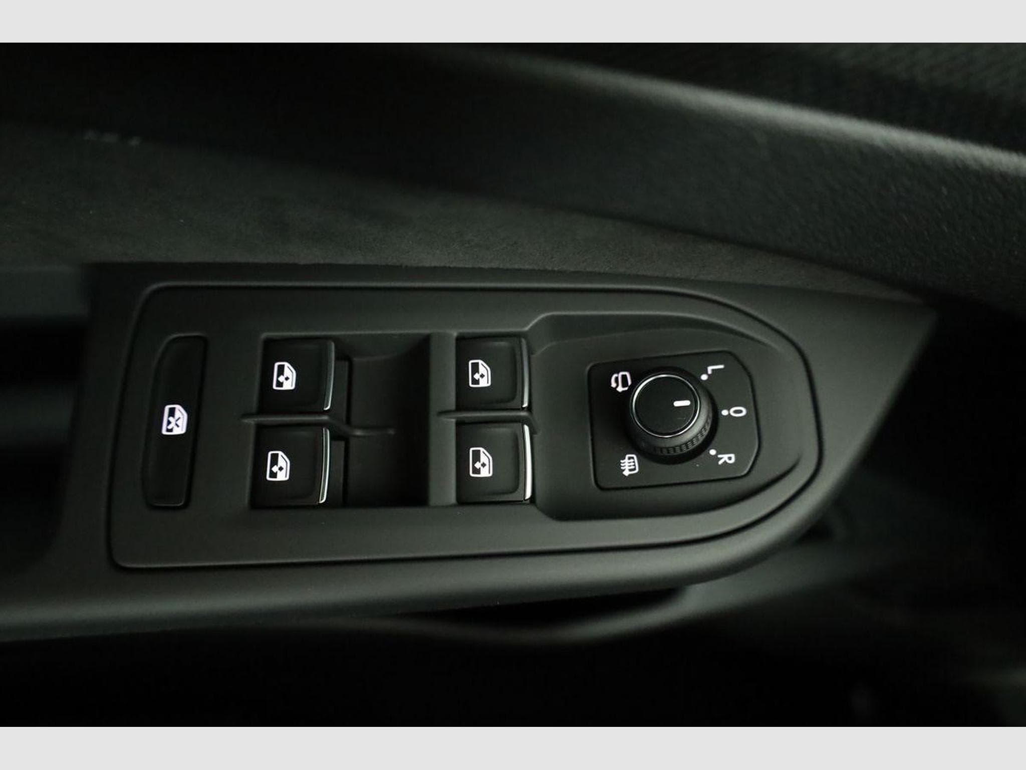 VW Golf Variant 2.0 TSI 150 kW 4Motion R-Line (2026) - Photo 7
