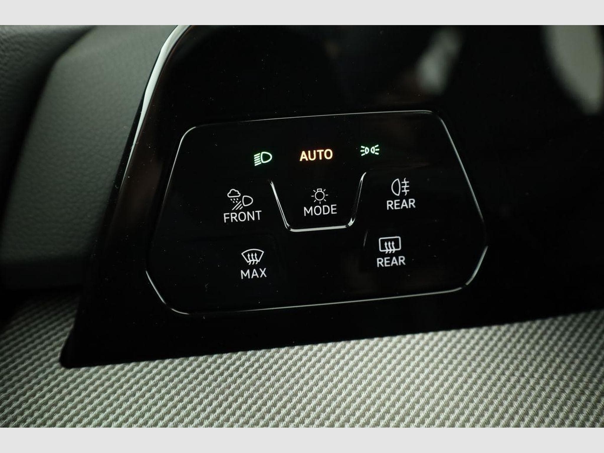 VW Golf Variant 2.0 TSI 150 kW 4Motion R-Line (2026) - Photo 8