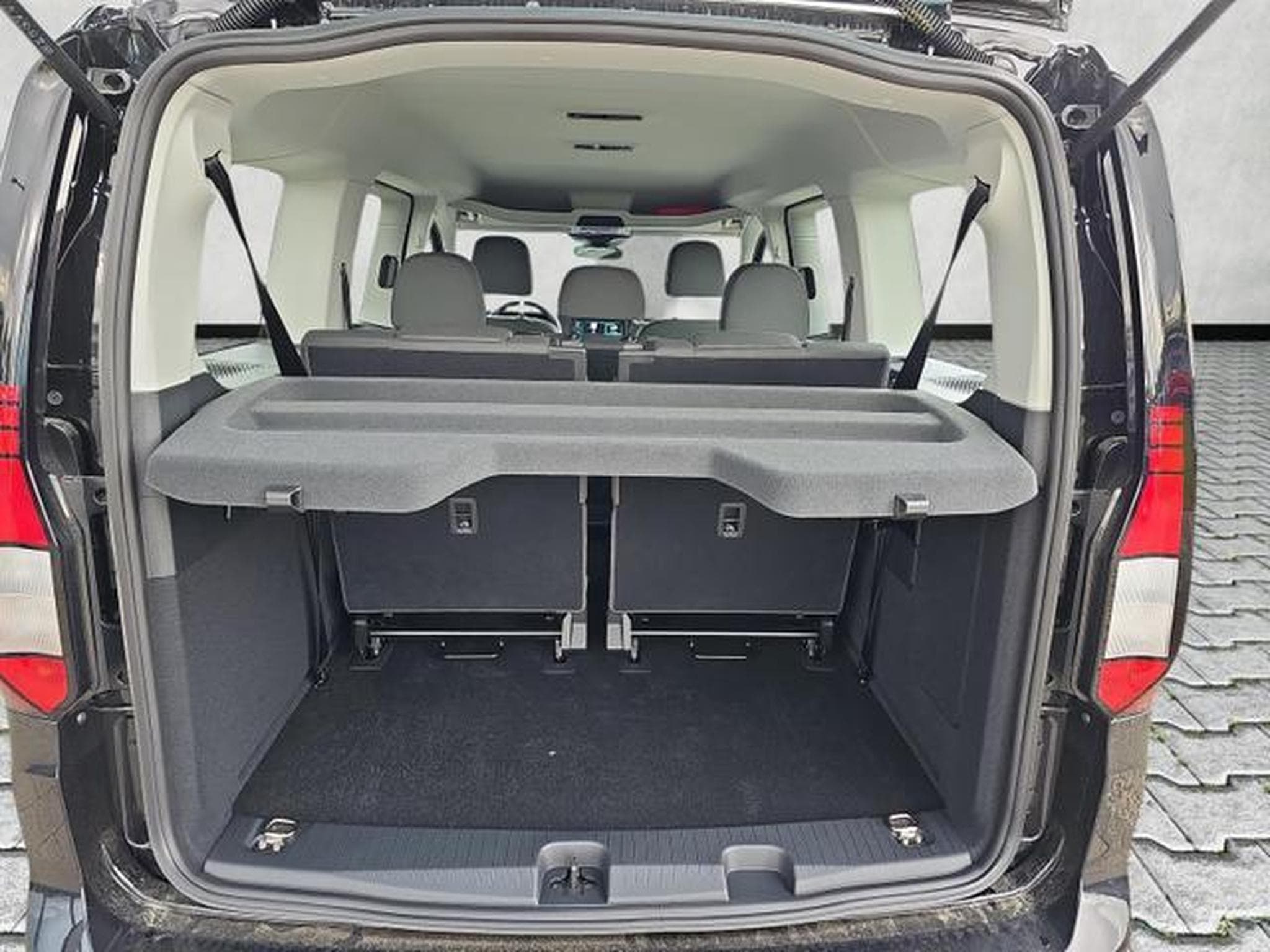 VW Caddy Basis Maxi (2025) - Photo 14