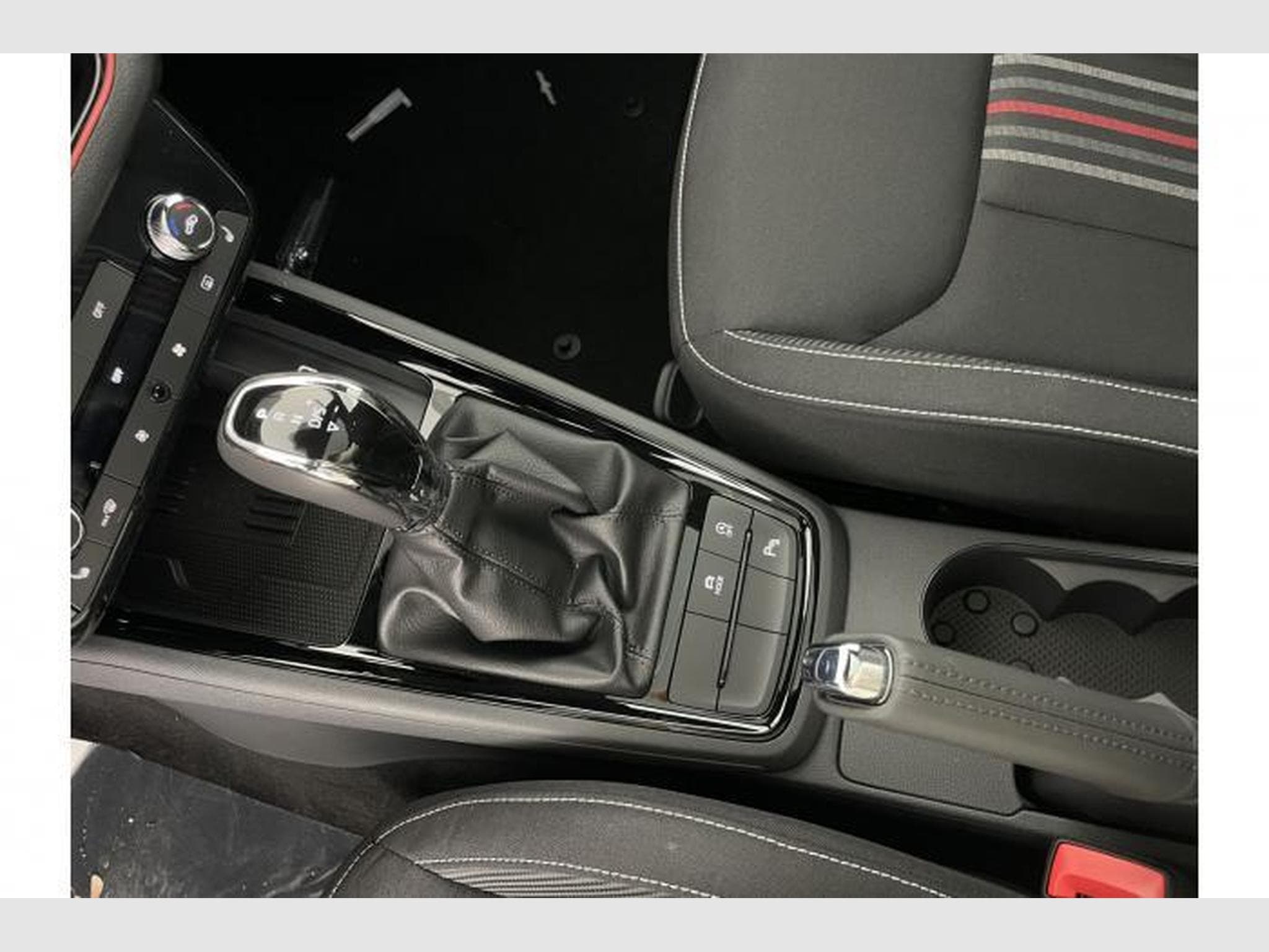 Skoda Kamiq Monte Carlo (2025) - Foto 17