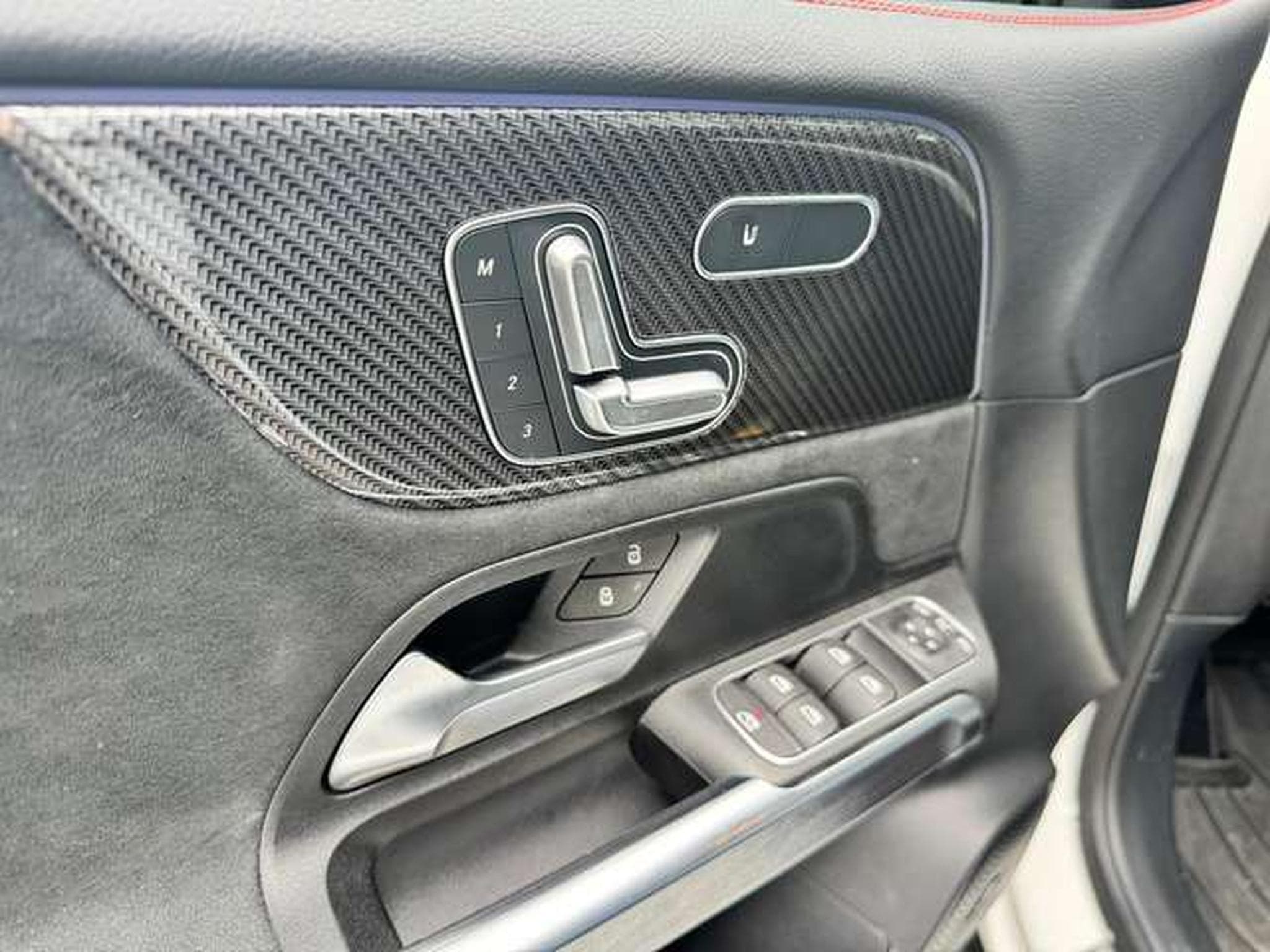 Mercedes GLB 200 GLB 200 7G-DCT Edition AMG Line (2025) - Photo 12
