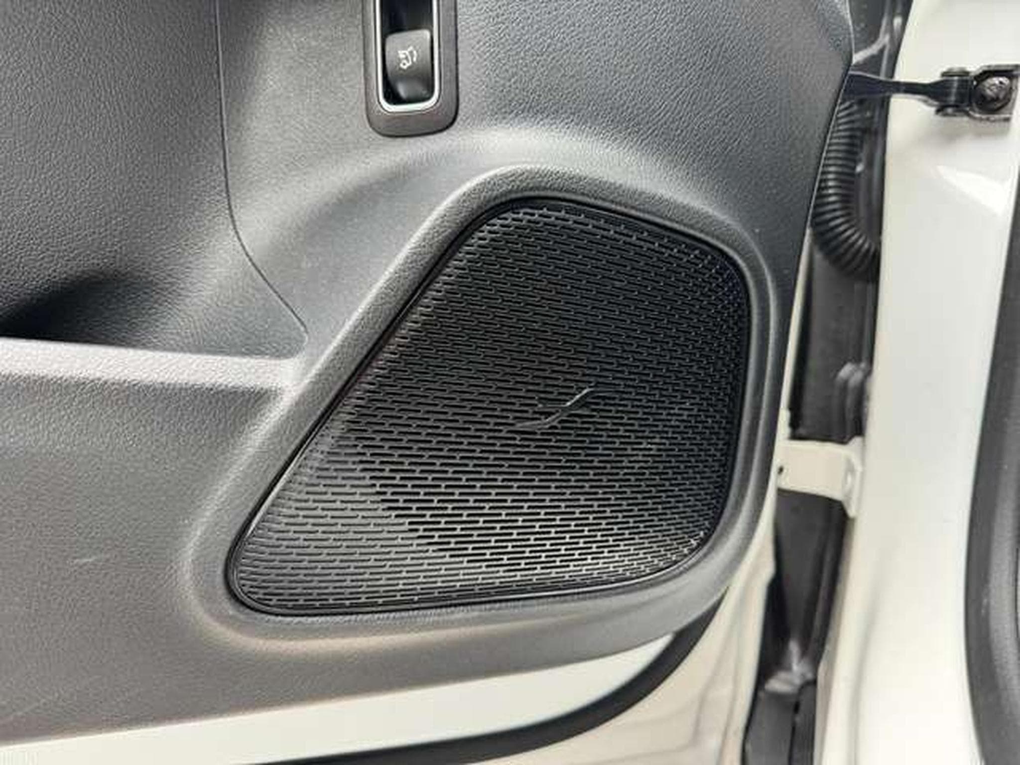Mercedes GLB 200 GLB 200 7G-DCT Edition AMG Line (2025) - Photo 14