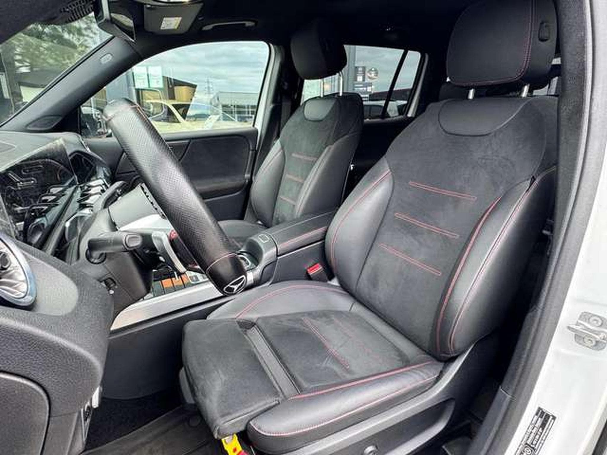 Mercedes GLB 200 GLB 200 7G-DCT Edition AMG Line (2025) - Photo 8