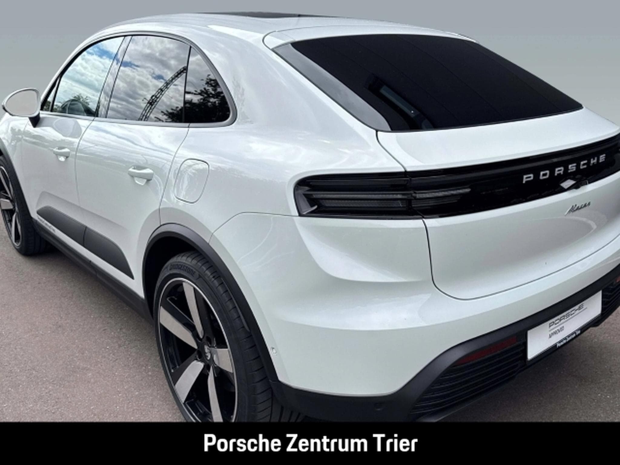 Porsche Macan Surround-View BOSE PASM 22-Zoll LED-Matrix (2026) - Photo 10