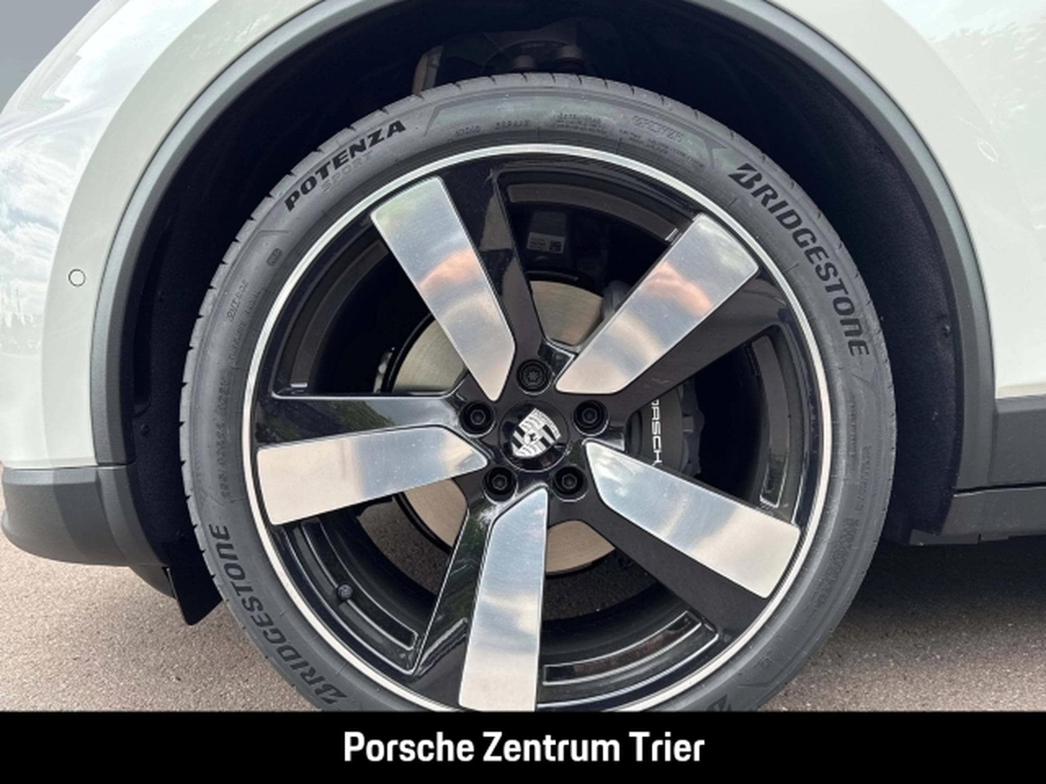 Porsche Macan Surround-View BOSE PASM 22-Zoll LED-Matrix (2026) - Photo 8