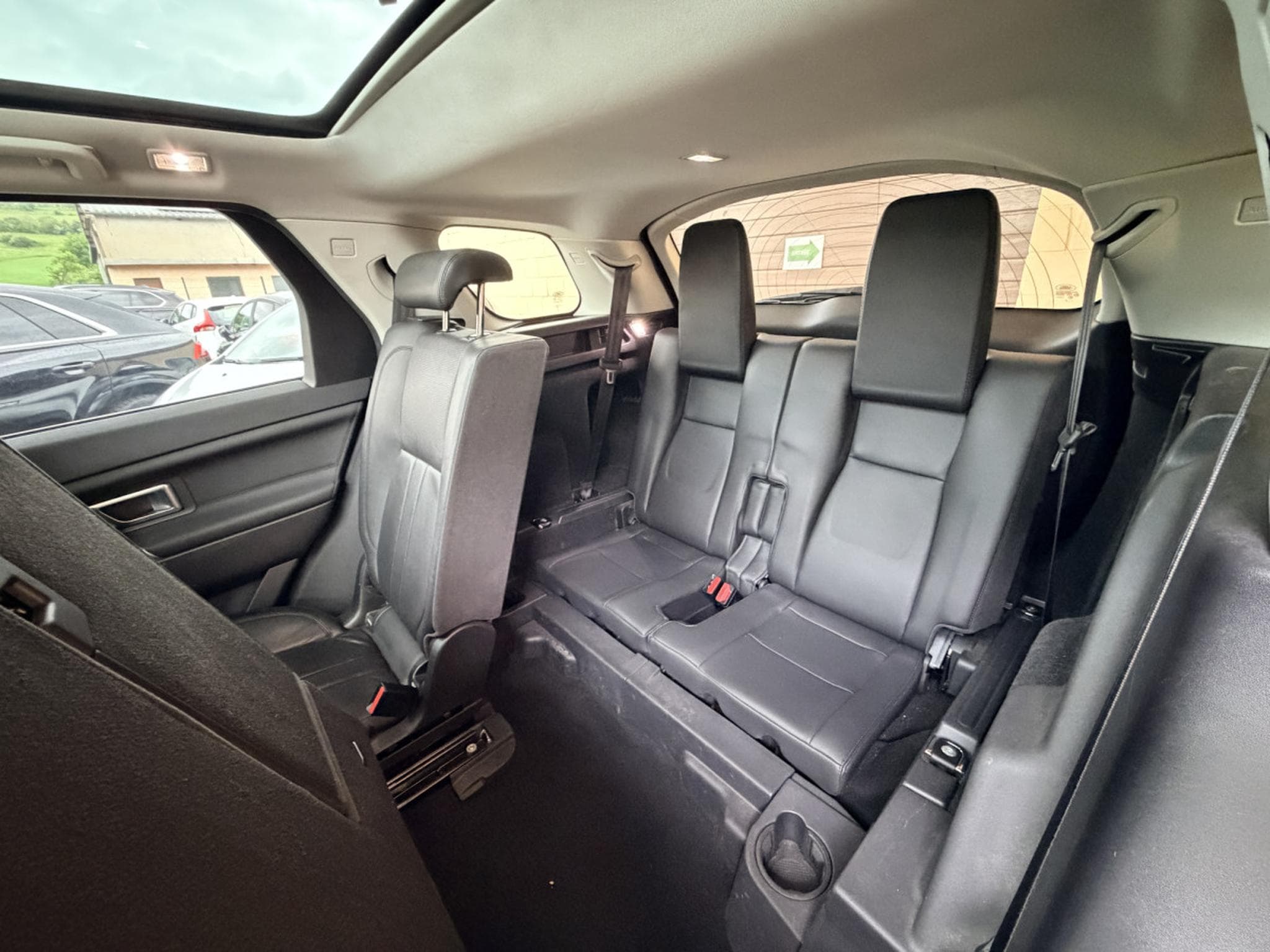 Land-Rover Discovery Sport Si4 240 HSE Automatique Panorama  7 places 241cv (2019) - Photo 14