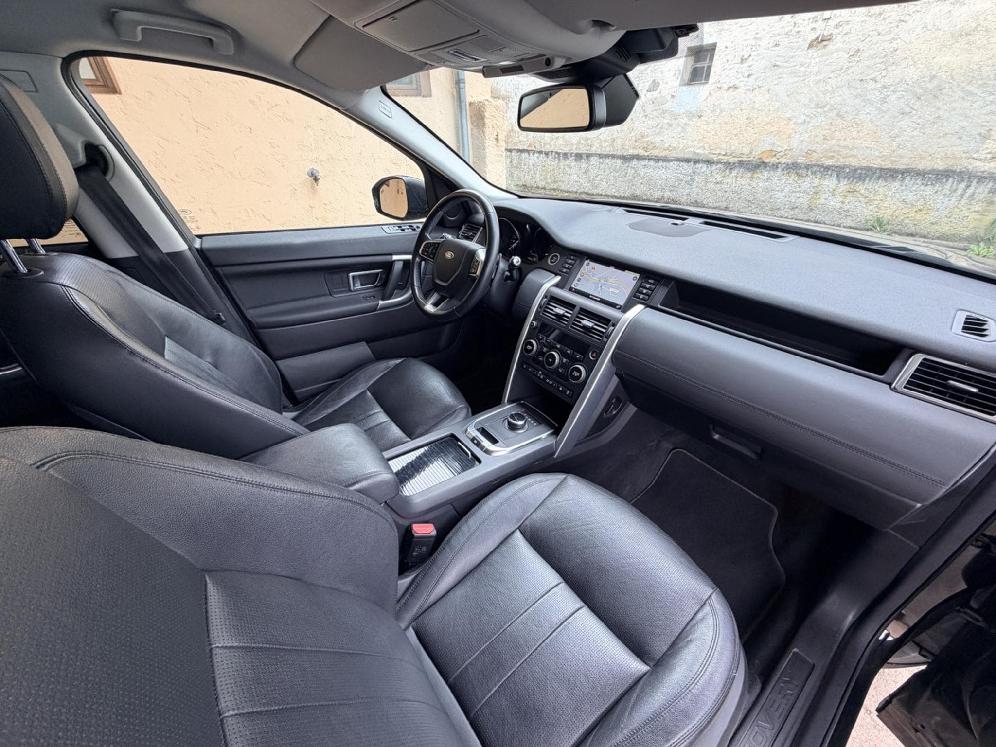 Land-Rover Discovery Sport Si4 240 HSE Automatique Panorama  7 places 241cv (2019) - Photo 6