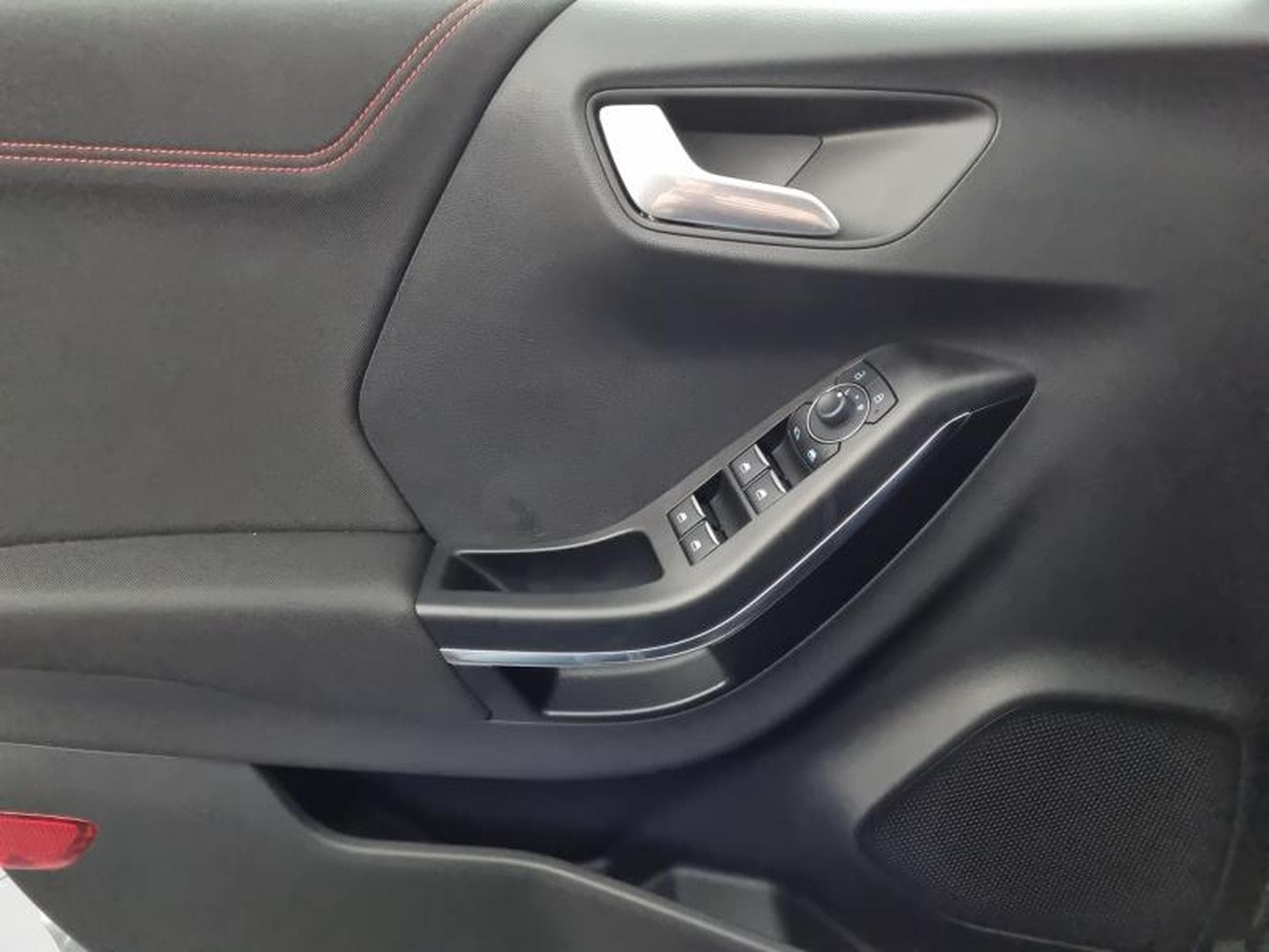 Ford Puma -31% 1.0 EcoBoost Hybrid 155ch ST-Line S&S Powershift (2024) - Photo 25