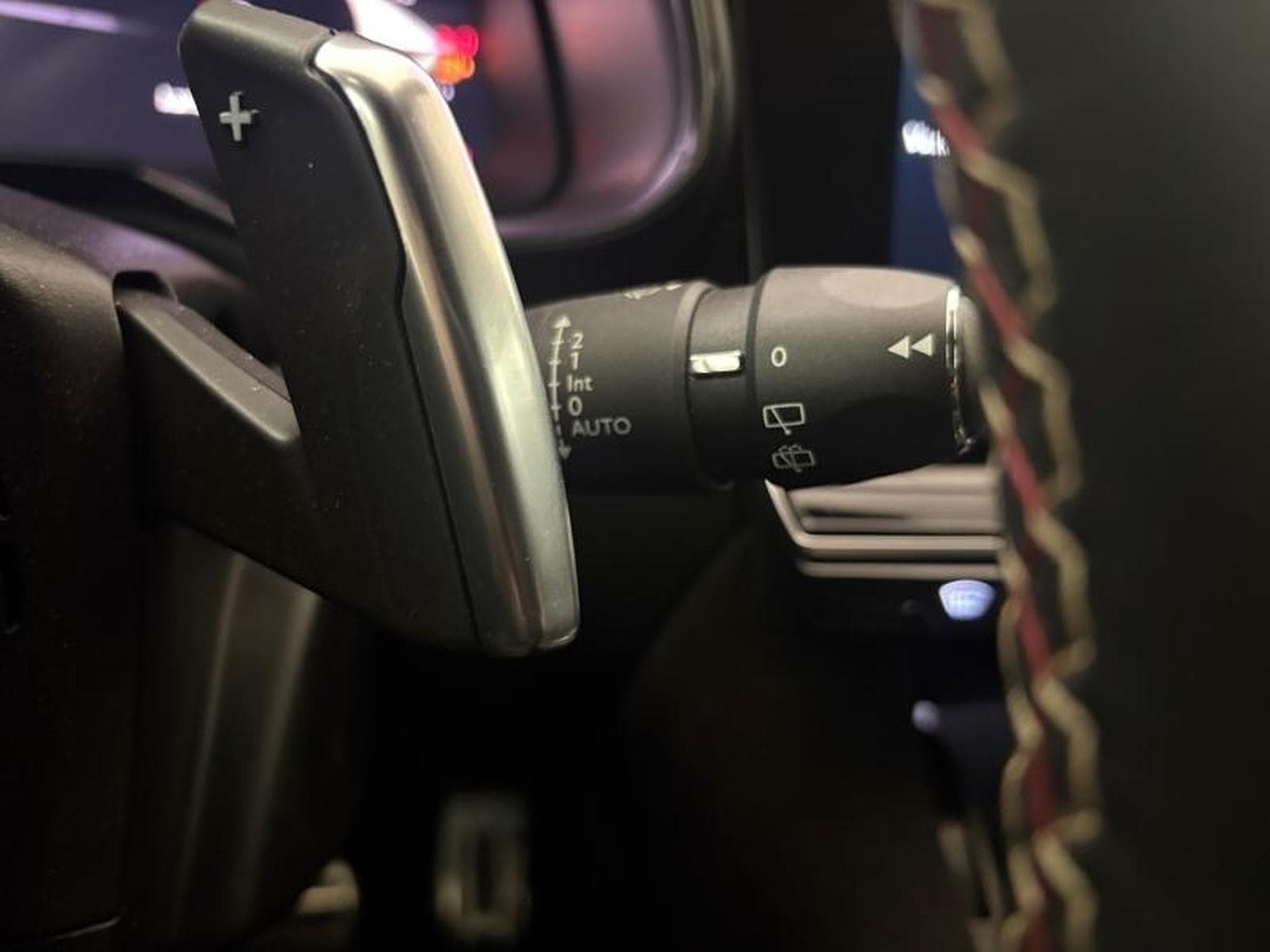 DS Automobiles DS7 E-TENSE 225ch Performance Line + (2024) - Foto 21