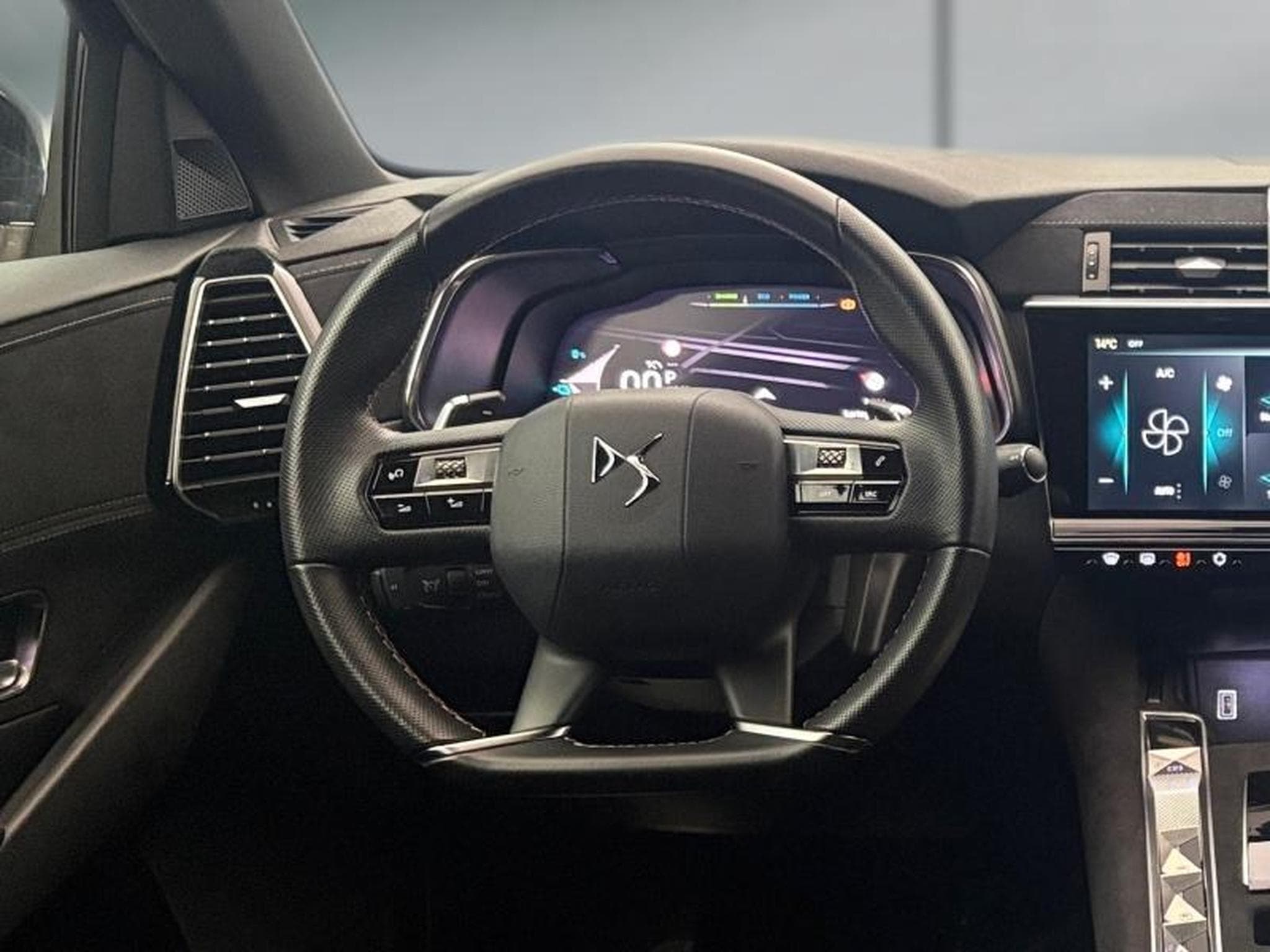DS Automobiles DS7 E-TENSE 225ch Performance Line + (2024) - Foto 9