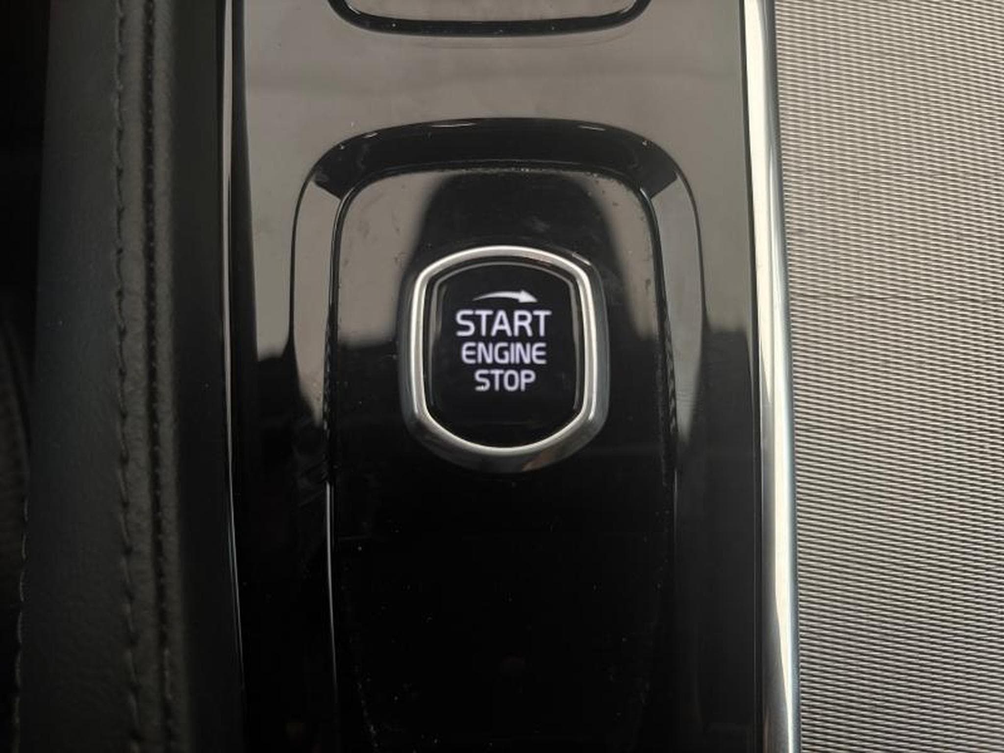 Volvo XC90 T8 AWD 310 + 145ch Core Bright (2024) - Photo 17