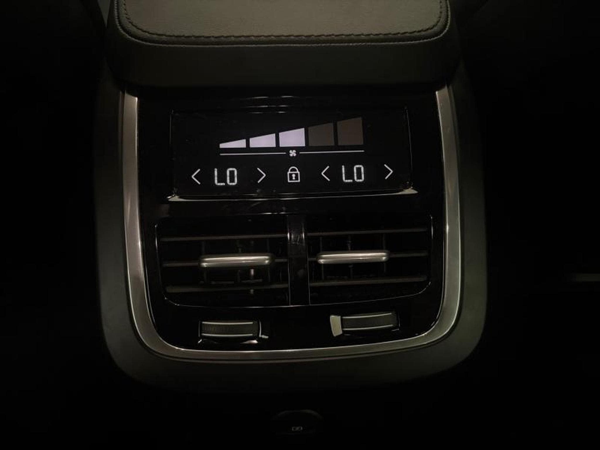 Volvo XC90 T8 AWD 310 + 145ch Core Bright (2024) - Photo 20
