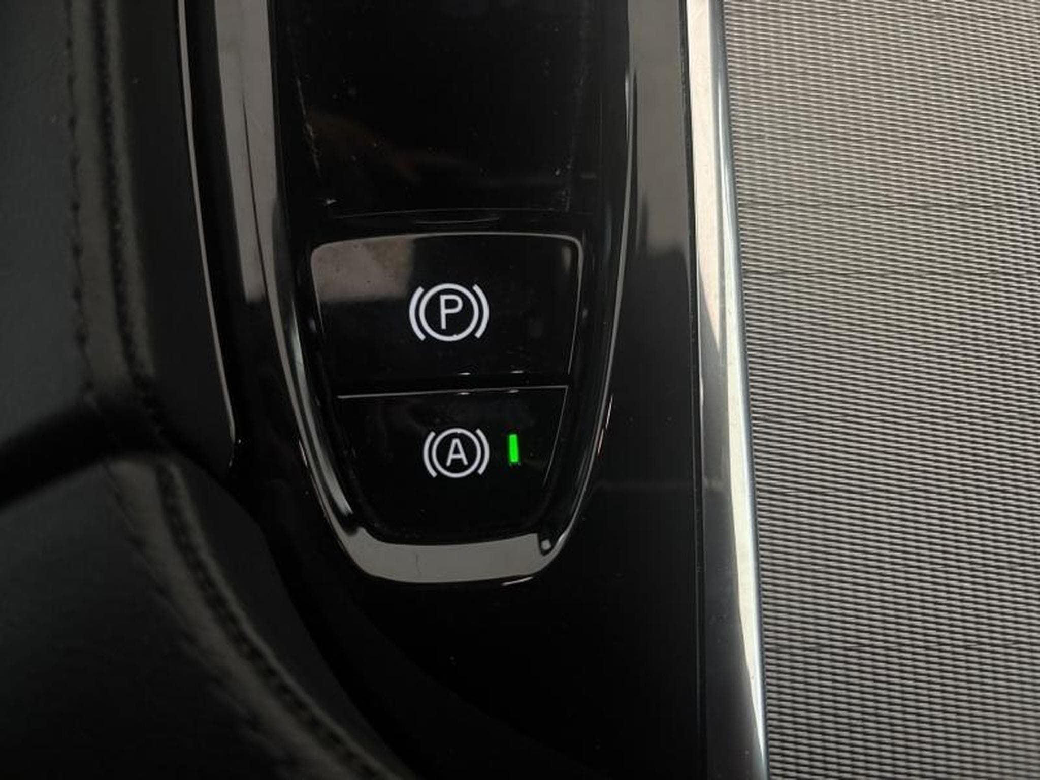 Volvo XC90 T8 AWD 310 + 145ch Core Bright (2024) - Photo 24