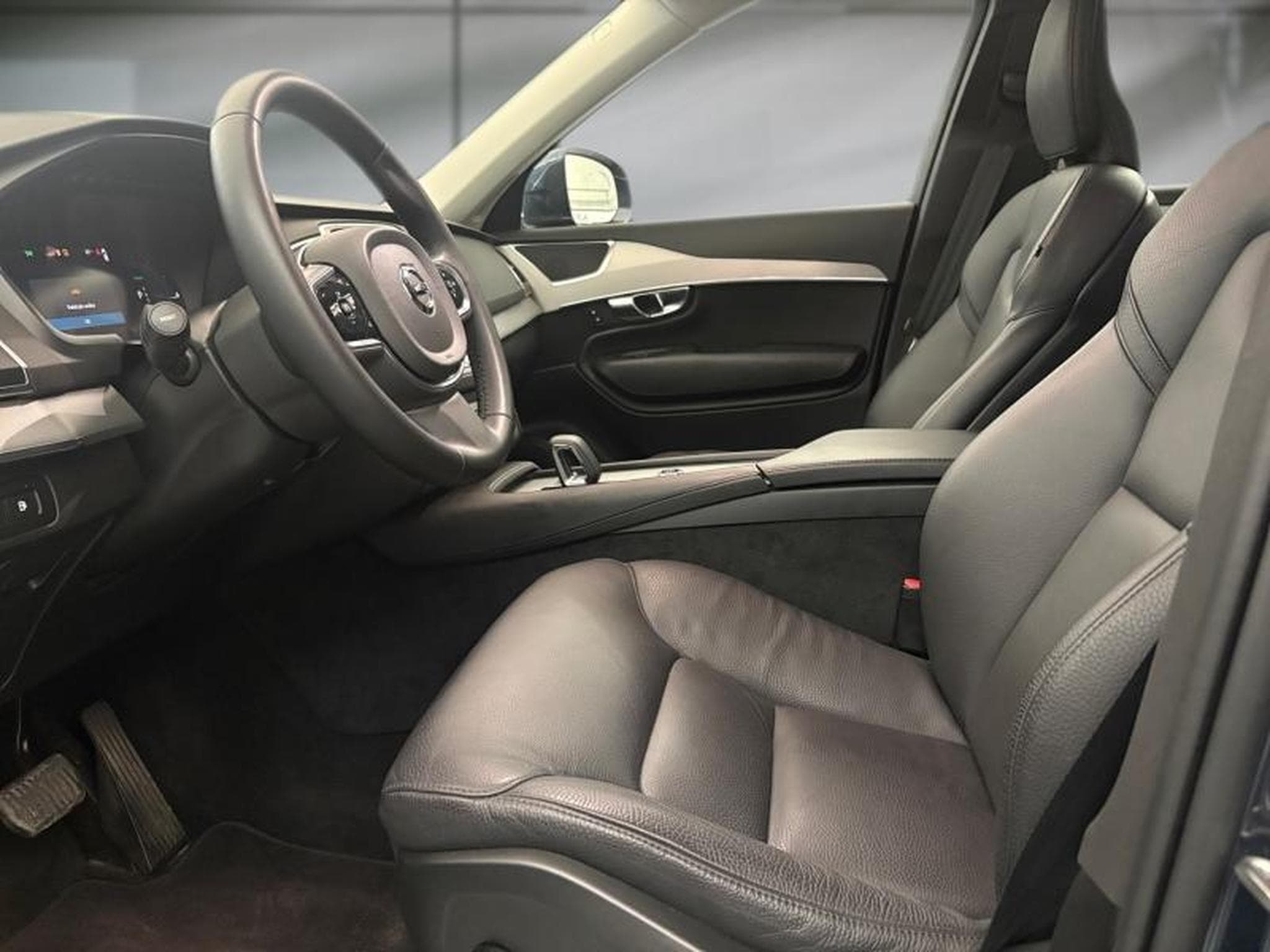Volvo XC90 T8 AWD 310 + 145ch Core Bright (2024) - Photo 9