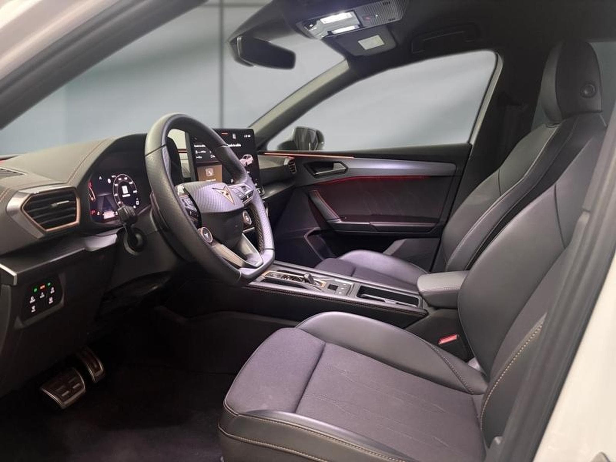 Cupra Leon 1.5 eTSI Hybrid 150ch V DSG7 (2025) - Photo 10